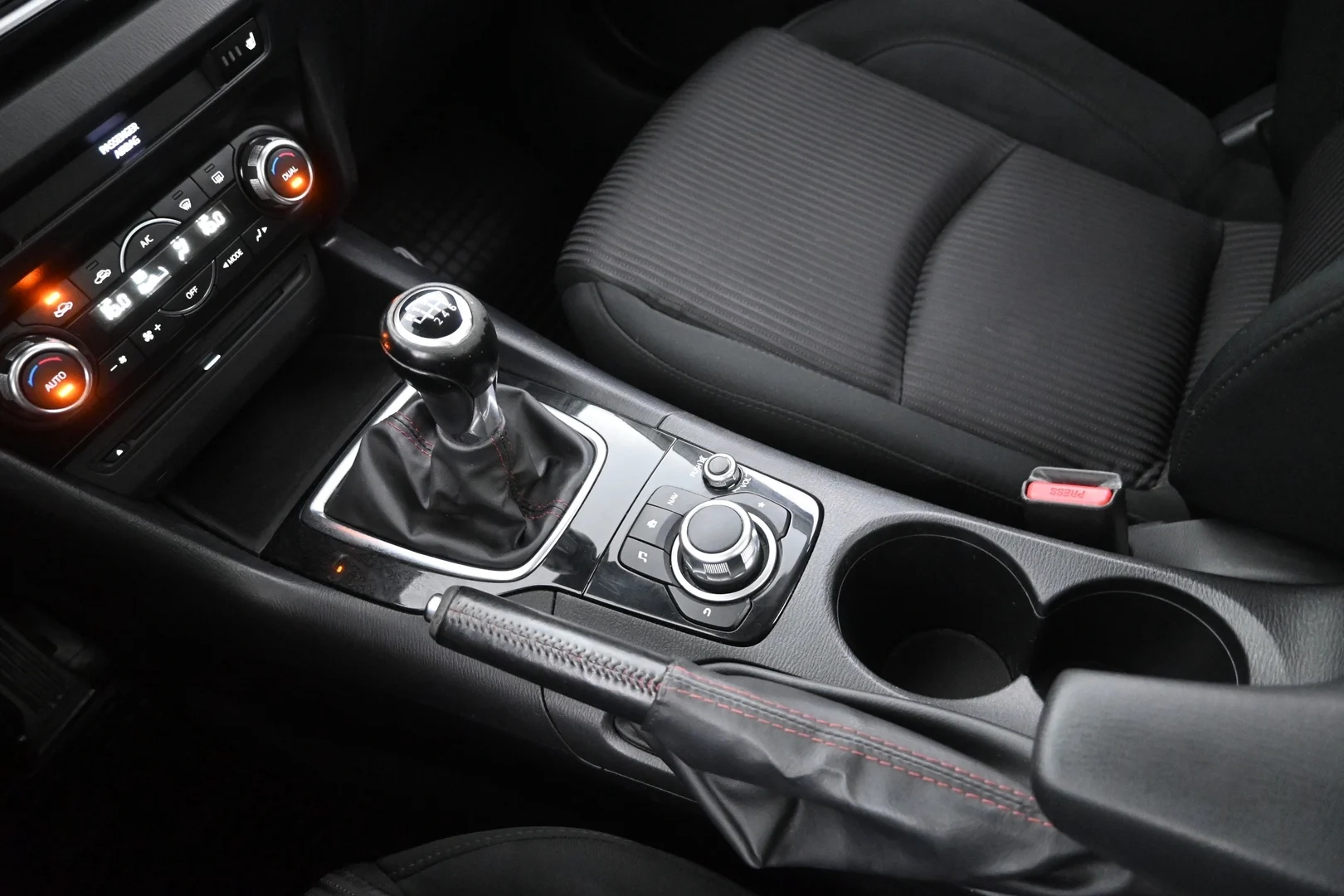 Car Image - 5XZ61VzRzzrrAW4xg8Z0GN