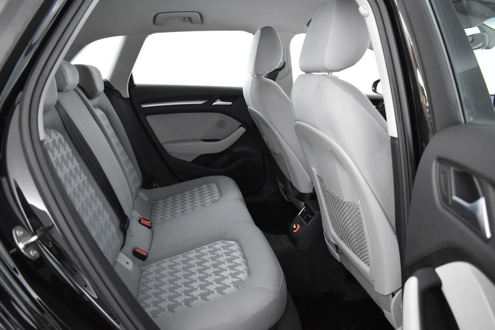 Car Image - 2DwVDjKwmhbReLruJUitrG