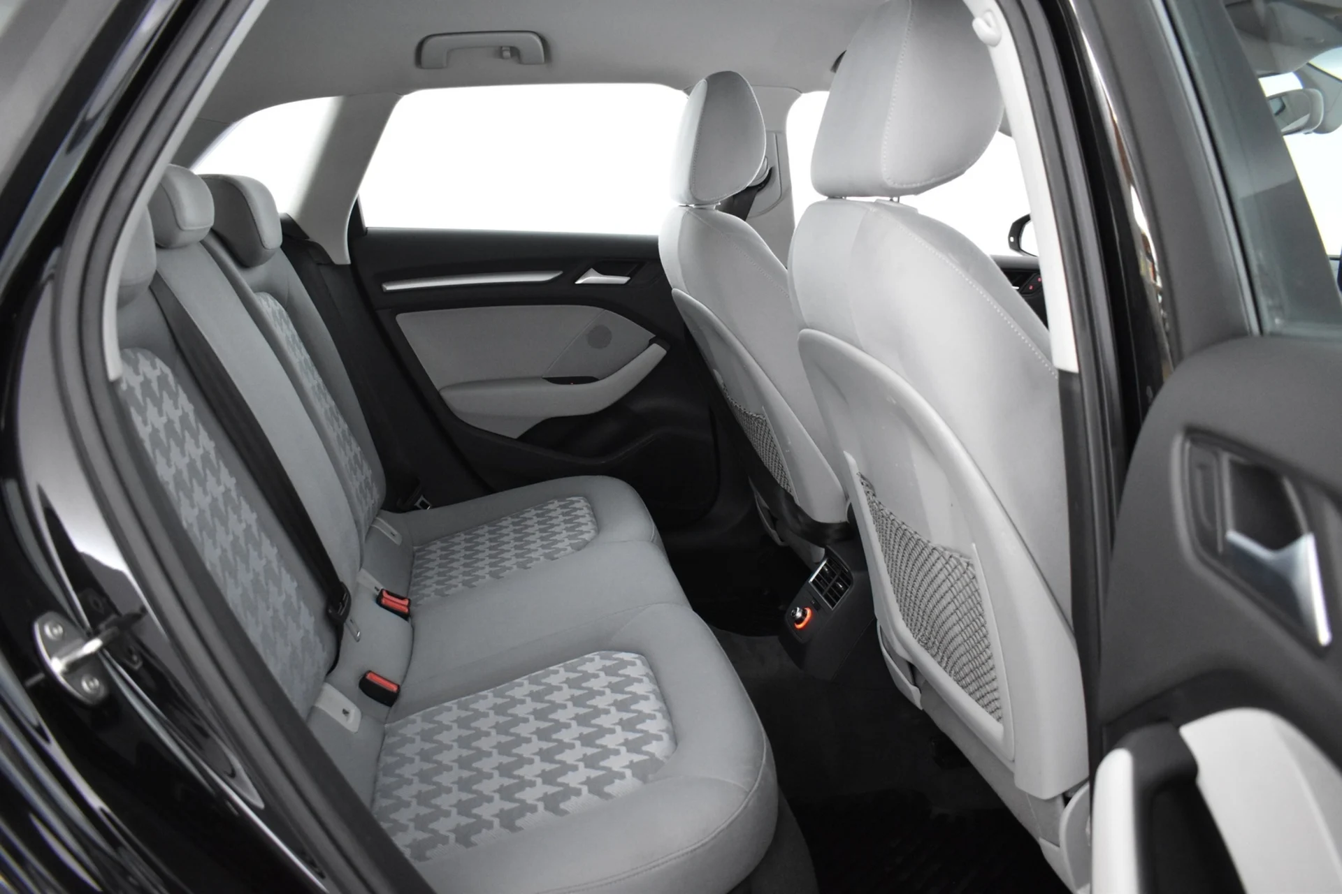 Car Image - 2DwVDjKwmhbReLruJUitrG