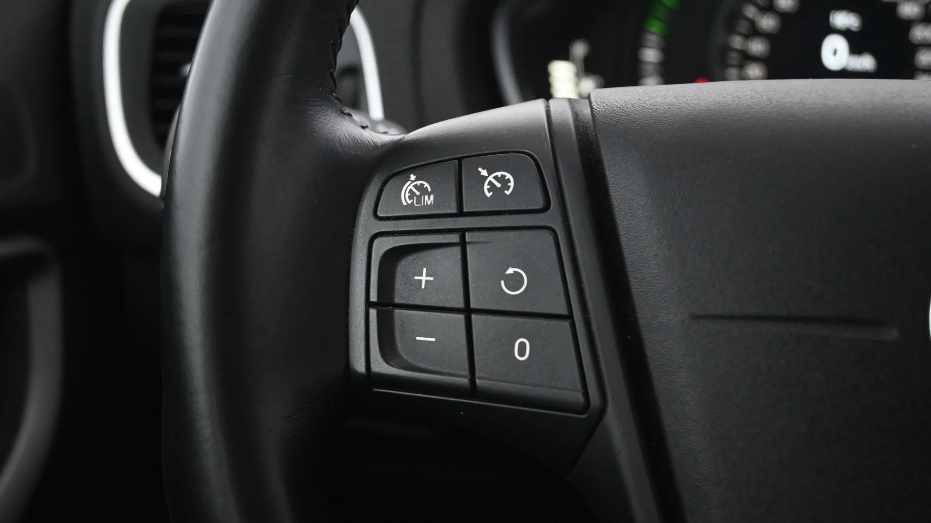 Car Image - 1VElyvwluIhlYxrUwJSDkI