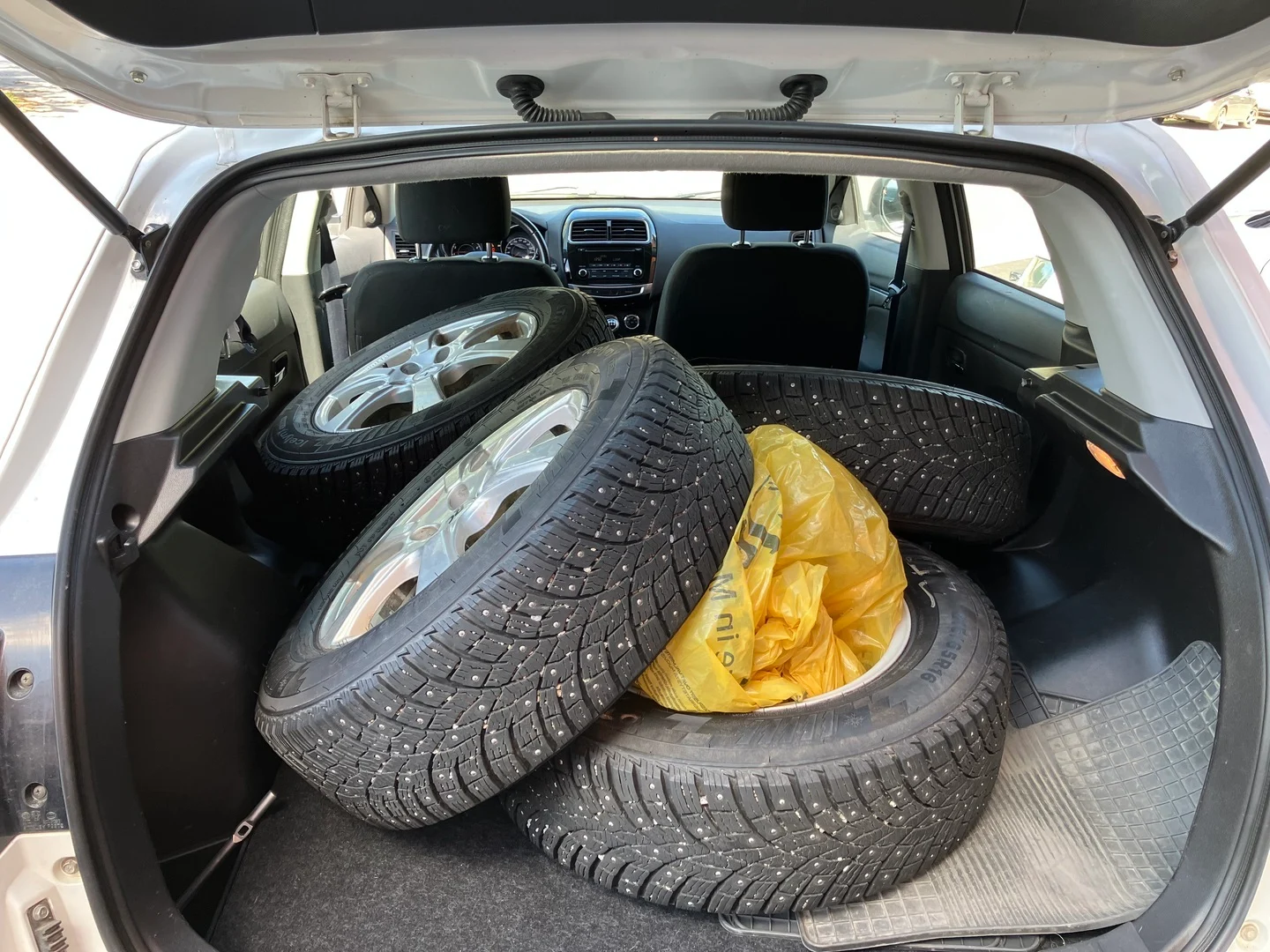 Car Image - 4wGICBbbXEeFELVcA5LSG6