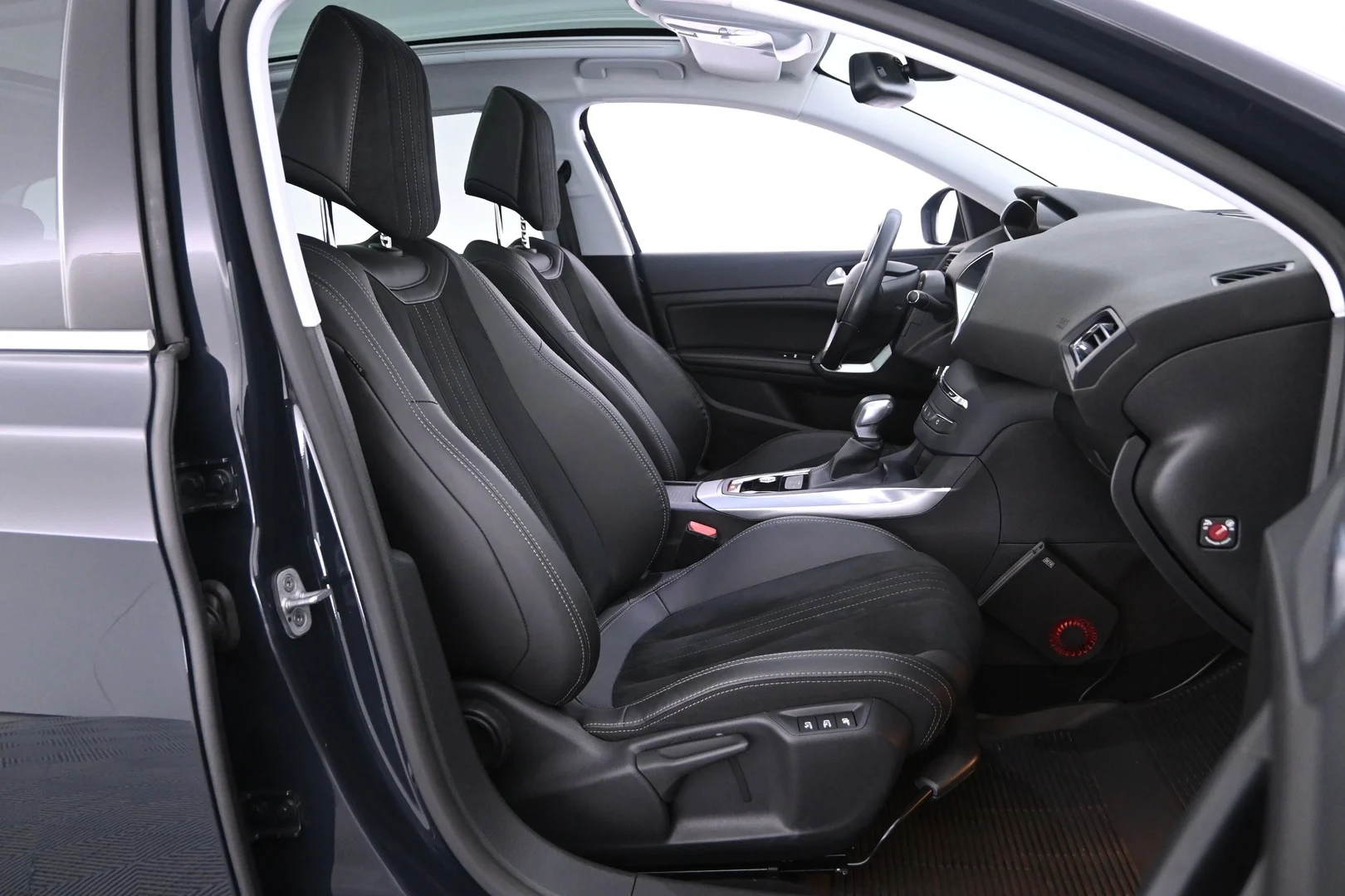 Car Image - 2gp7pAPMlcRg0GuUiZTe0F