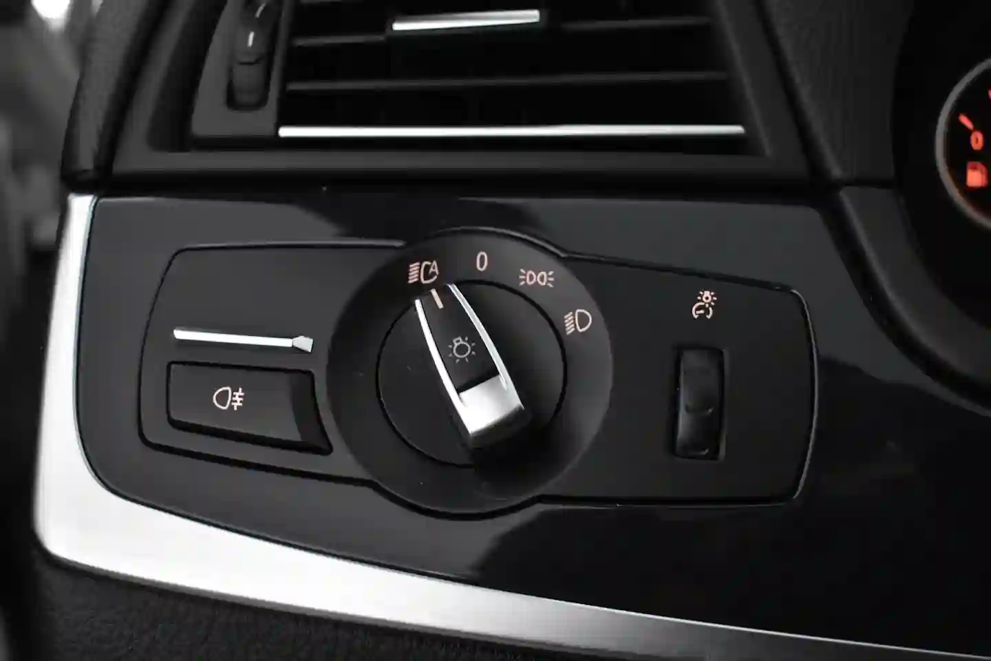 Car Image - 01n3Ufcpa87r0x8paqvRWY