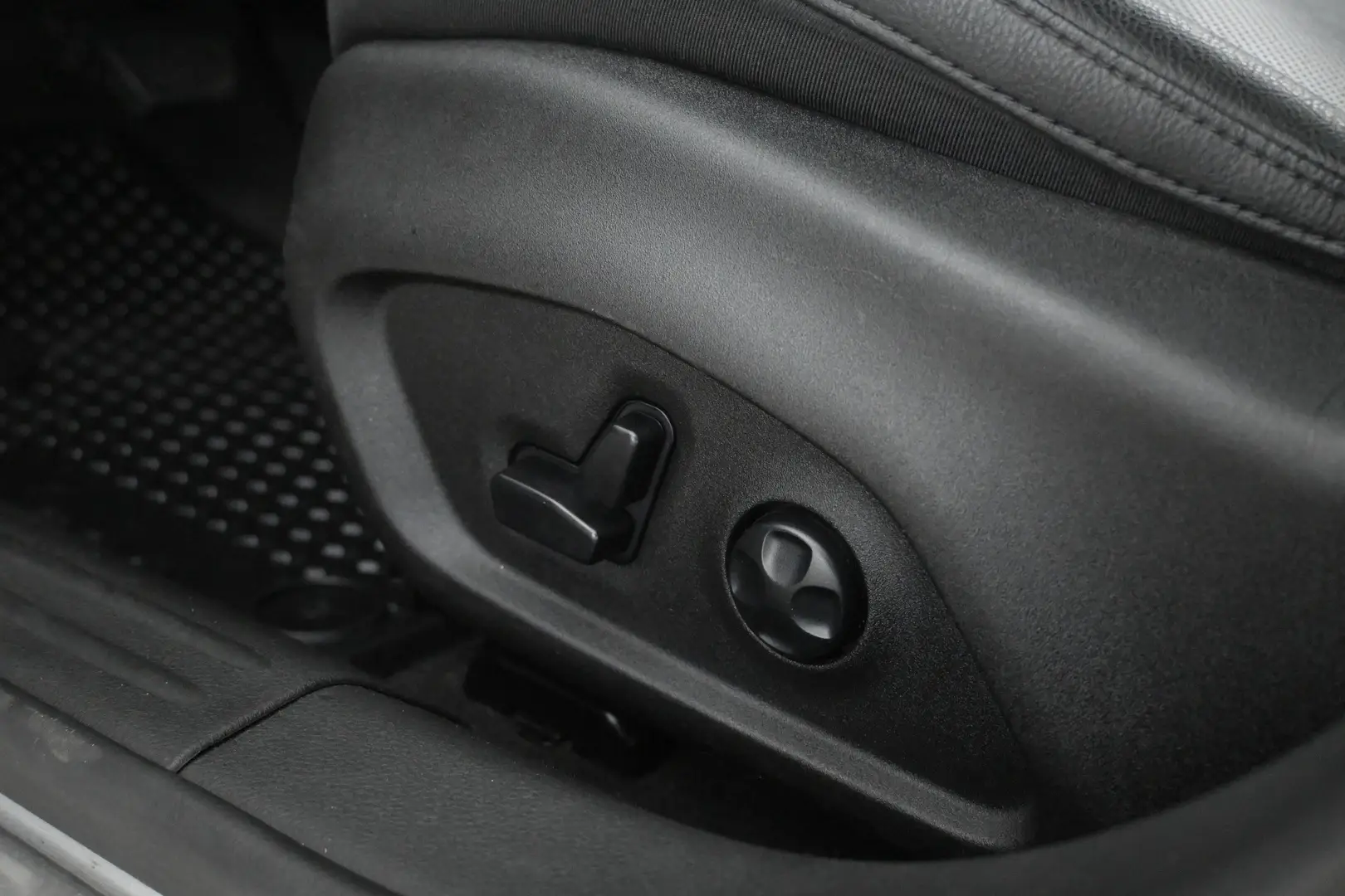 Car Image - 3GKVAPR3bWqApniqTwFeFU