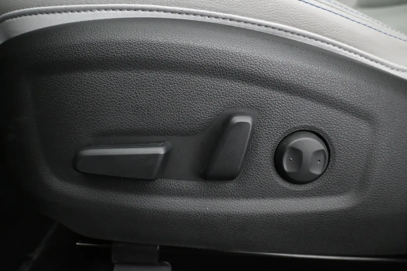 Car Image - 4eG9CVeGkEkZfXiSs9JIp6