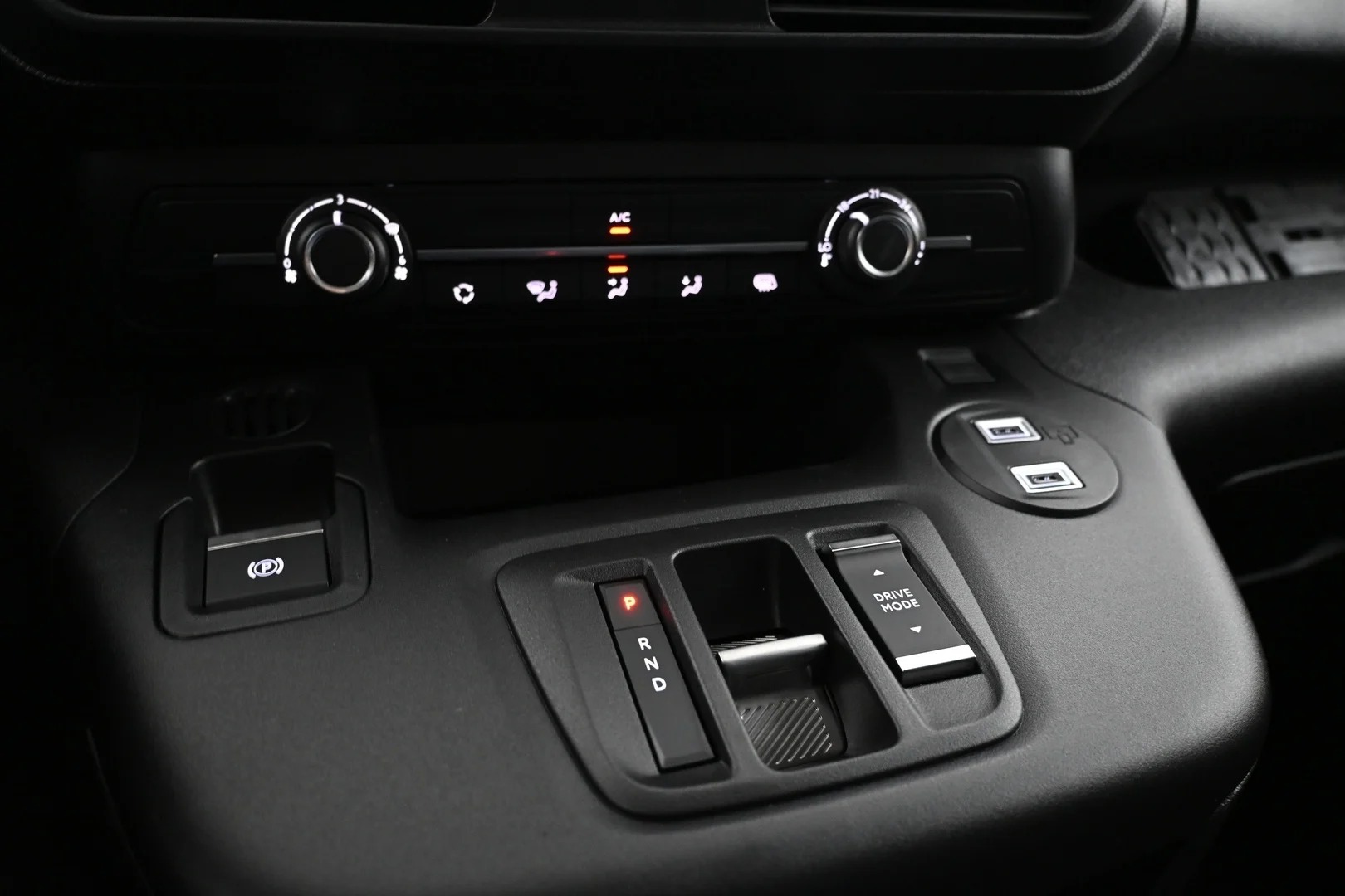 Car Image - 4n1MYXI0Cdi29kFtI2dAyI