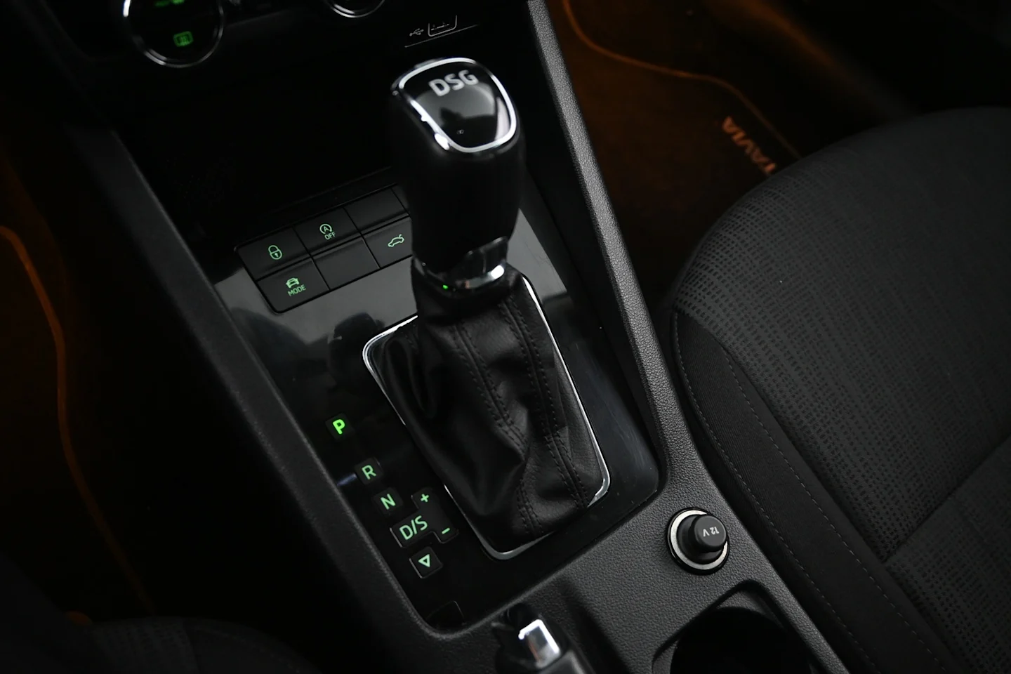 Car Image - 2w1N4dw5wkCBVg90khWsTi