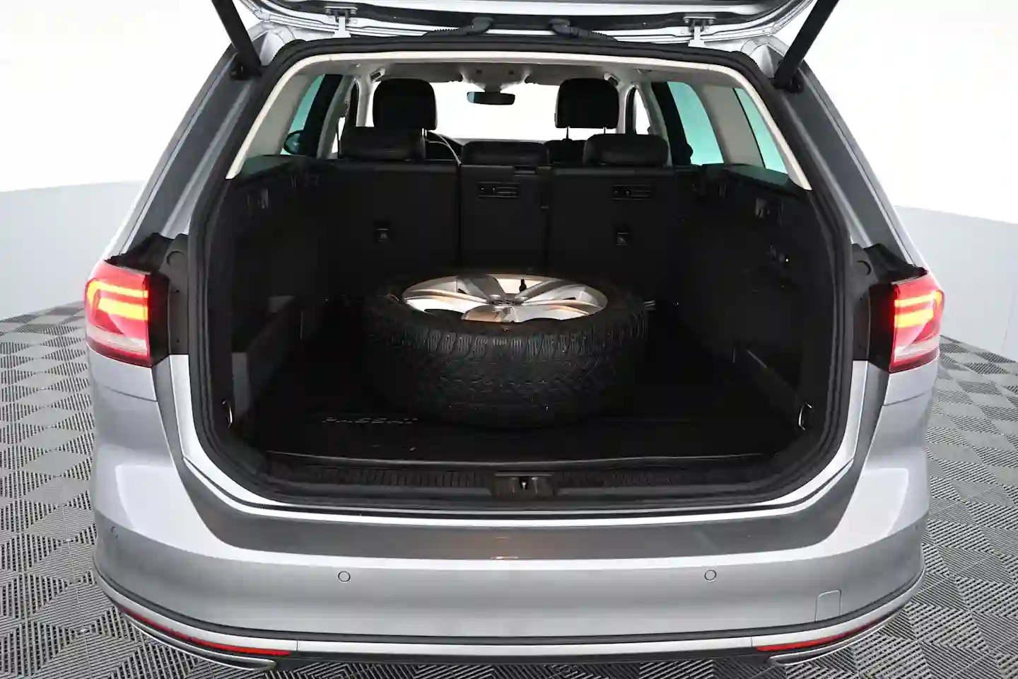 Car Image - 4MZi0NE4h3KdCmNKRxlbQt