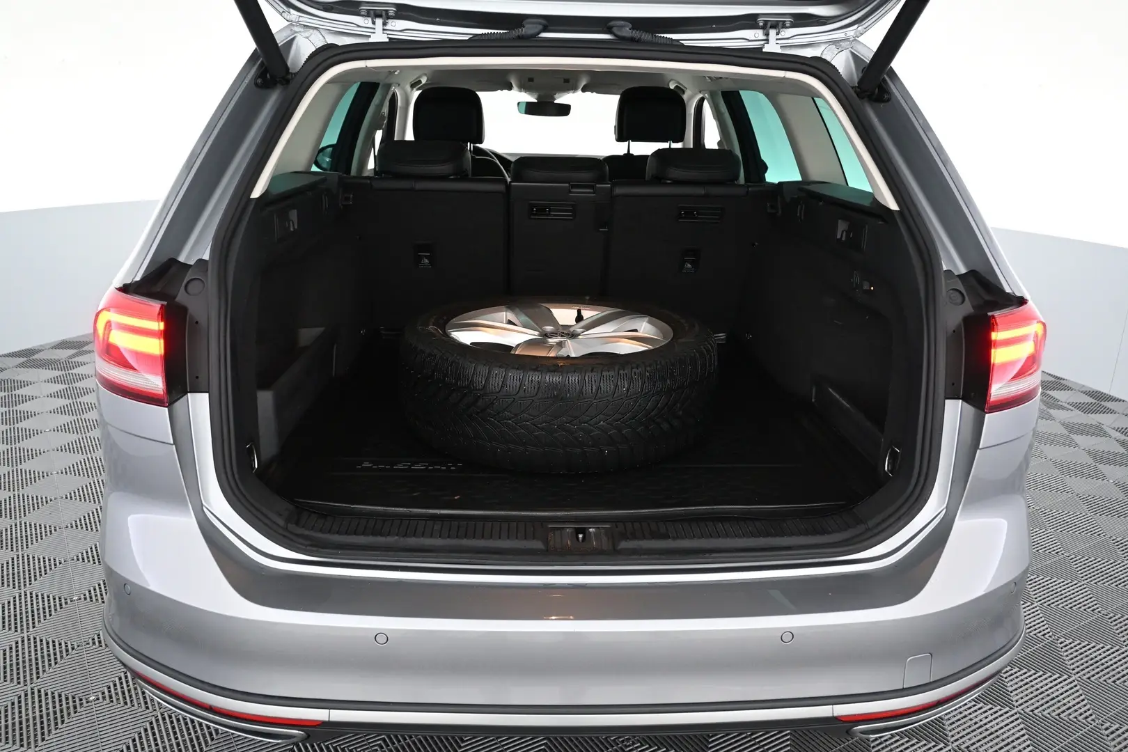 Car Image - 4MZi0NE4h3KdCmNKRxlbQt