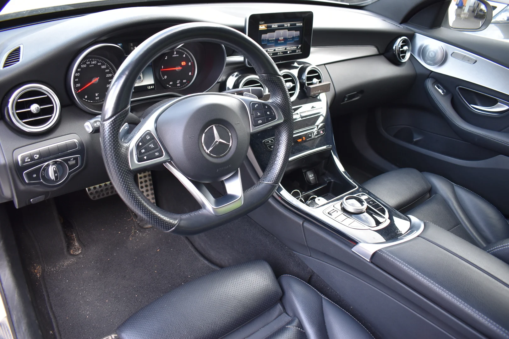 Car Image - Q0NeV2M5OpFjgCm2xFQch