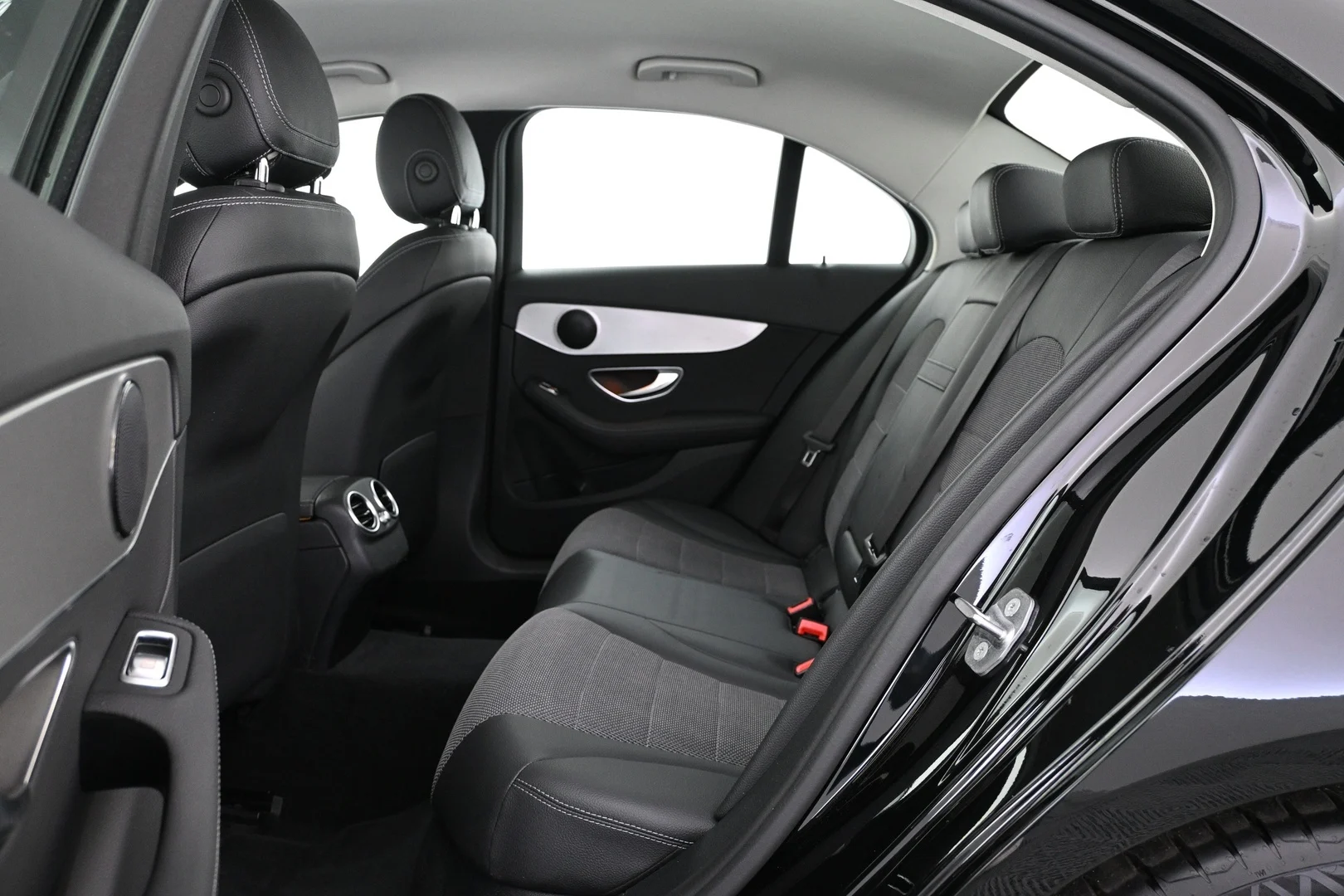 Car Image - 2l5jIZZMqGdARtvAuoLDzi