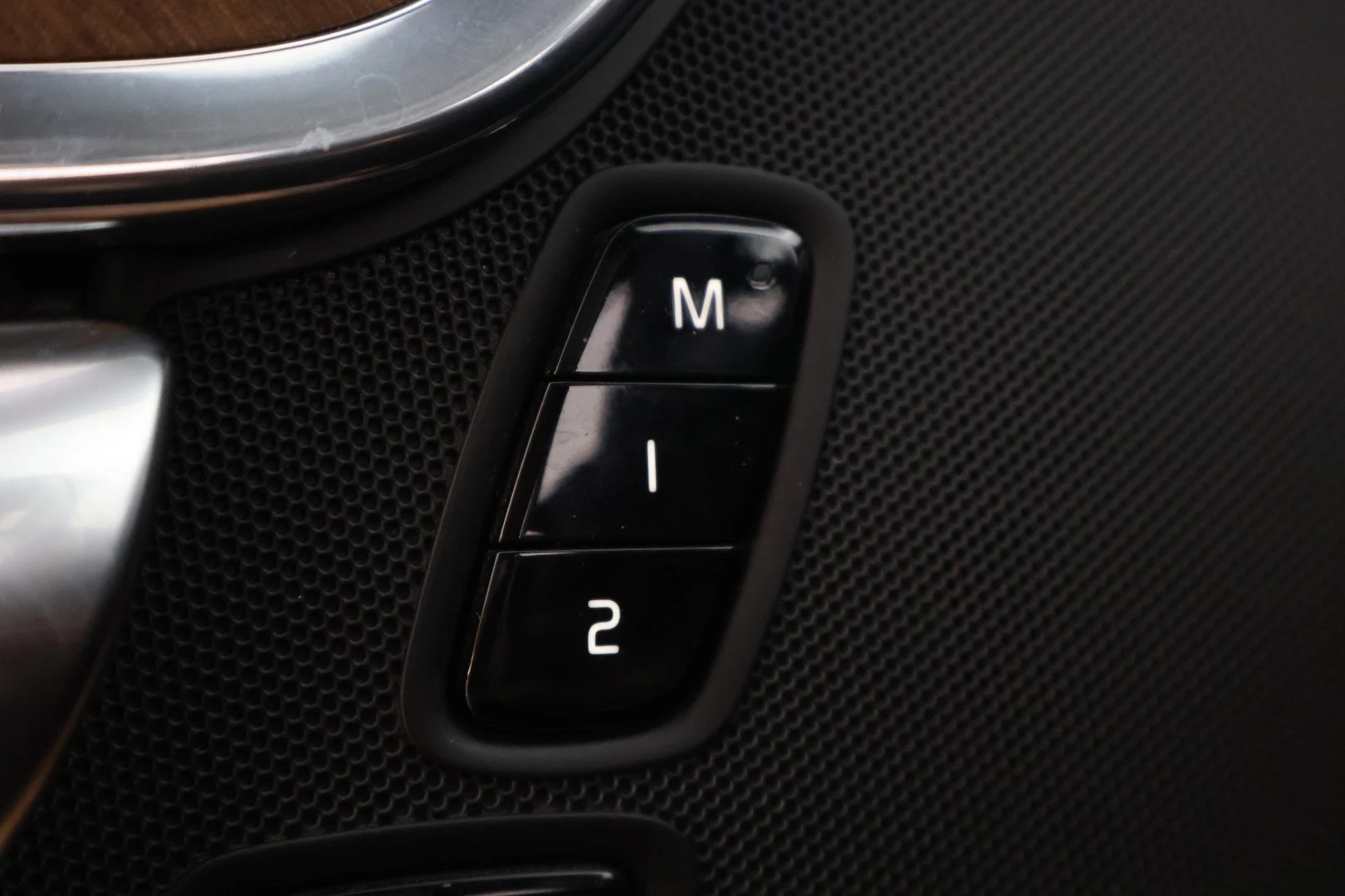 Car Image - 7fzjhR6SFswqB1RvdfoIaX