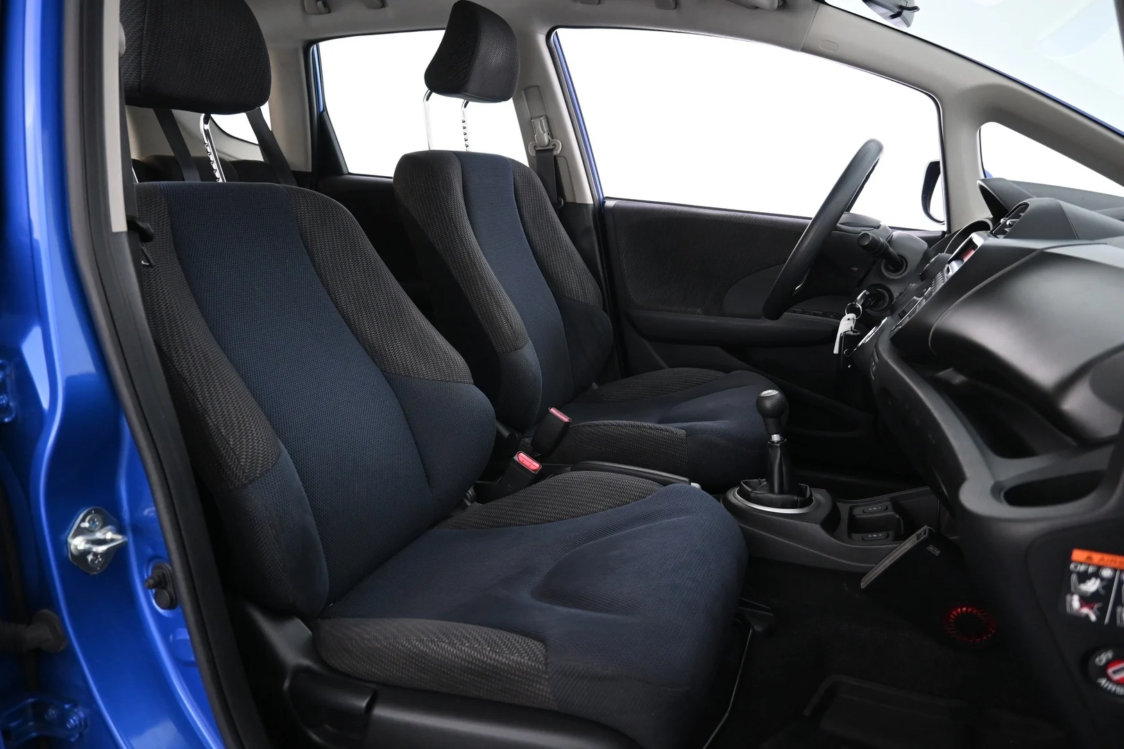 Car Image - gPUiYRVuDjMh27X383HN8