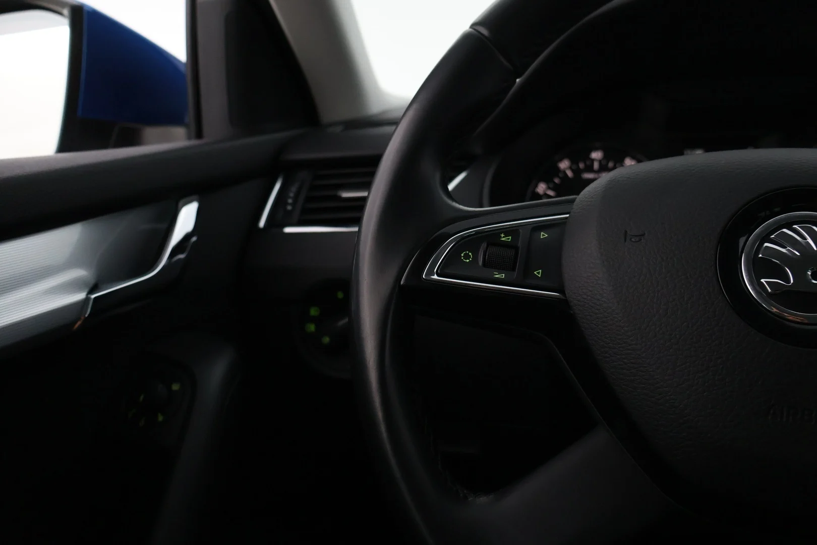 Car Image - 6Lm6AhTGhhcbybnQITl4iu