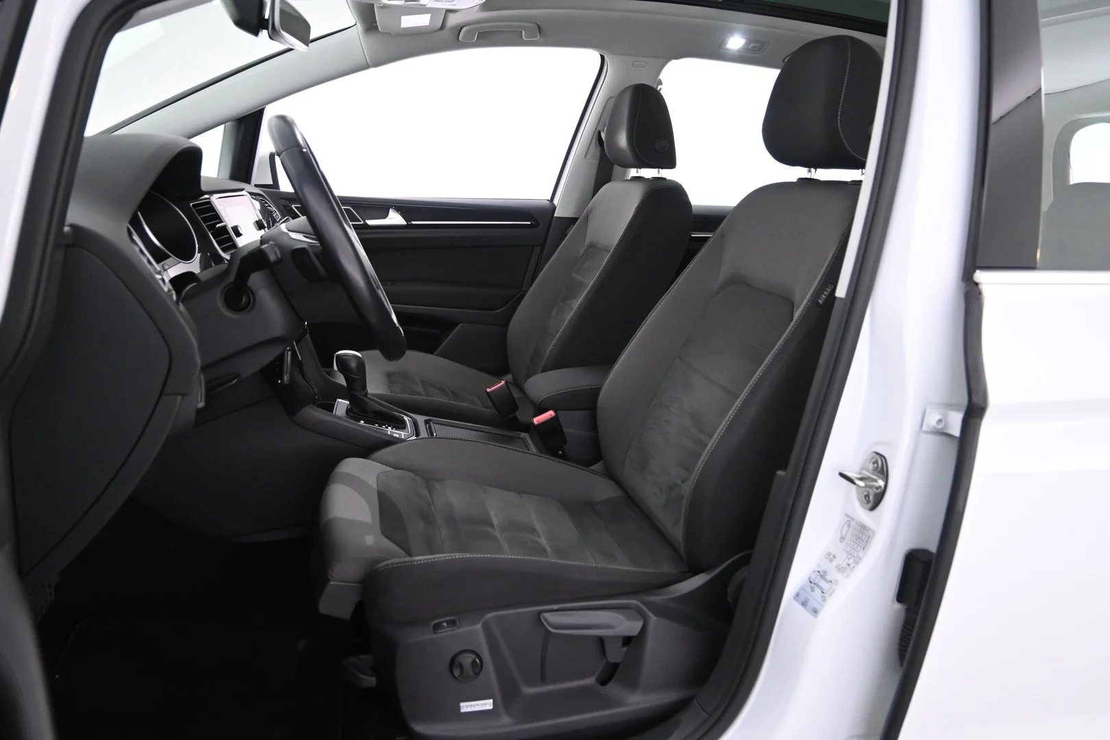 Car Image - 1AYyg5kIrKfl1UJXG73R1u