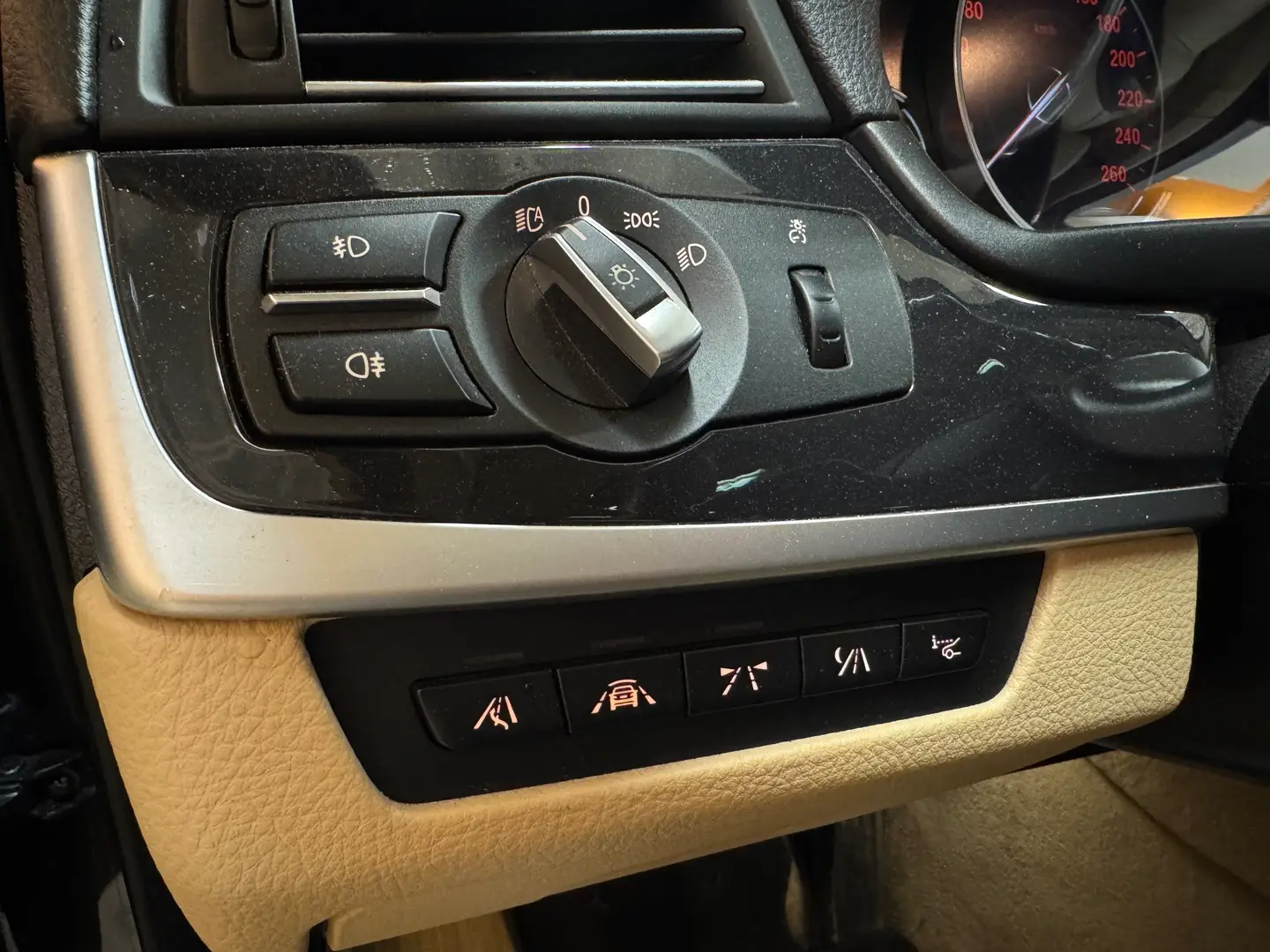 Car Image - 2QlVBRasV1XKM1xrVUv5nd