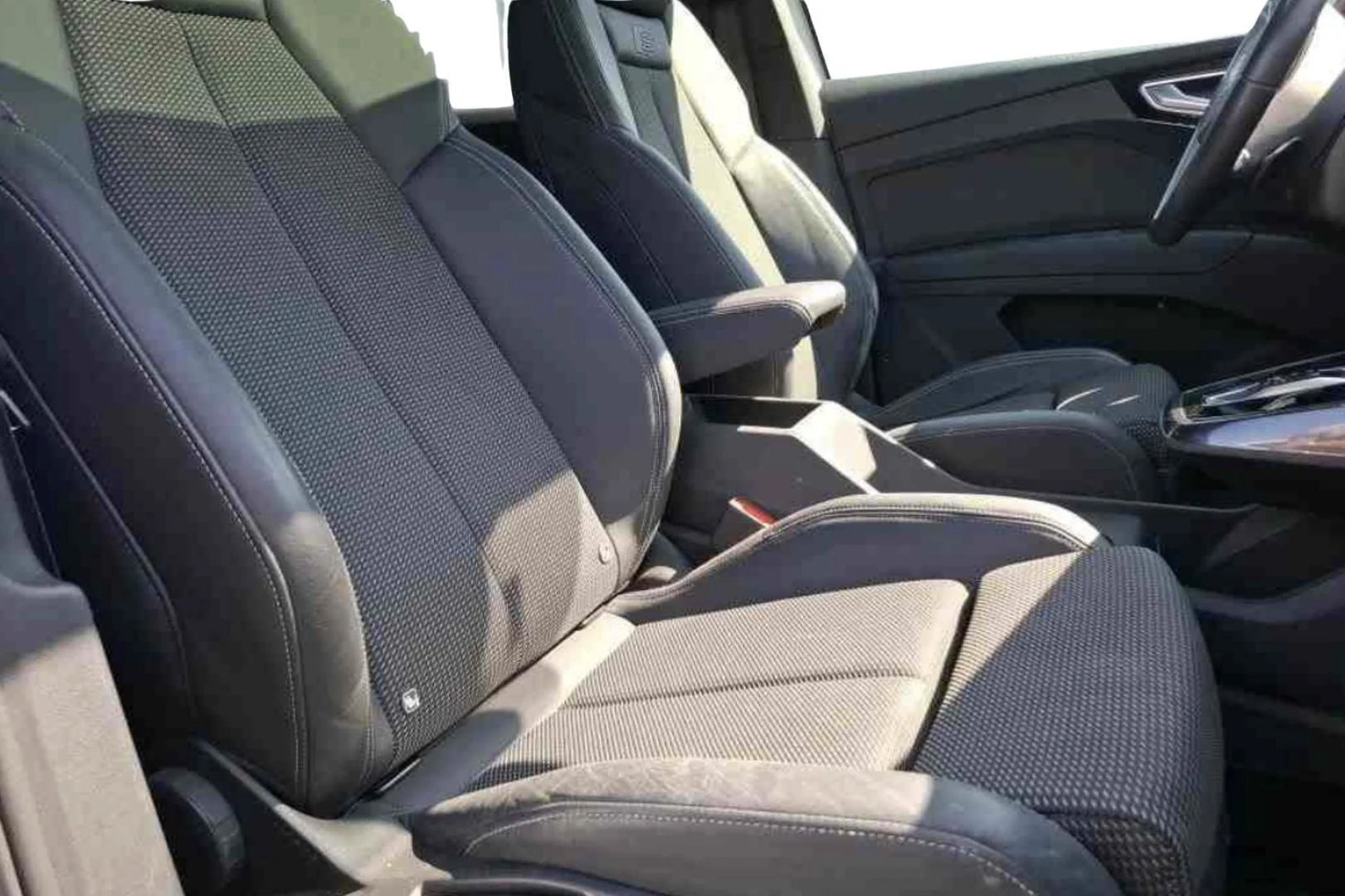 Car Image - 7FBcvwsCok2IGw0jjbpUBX