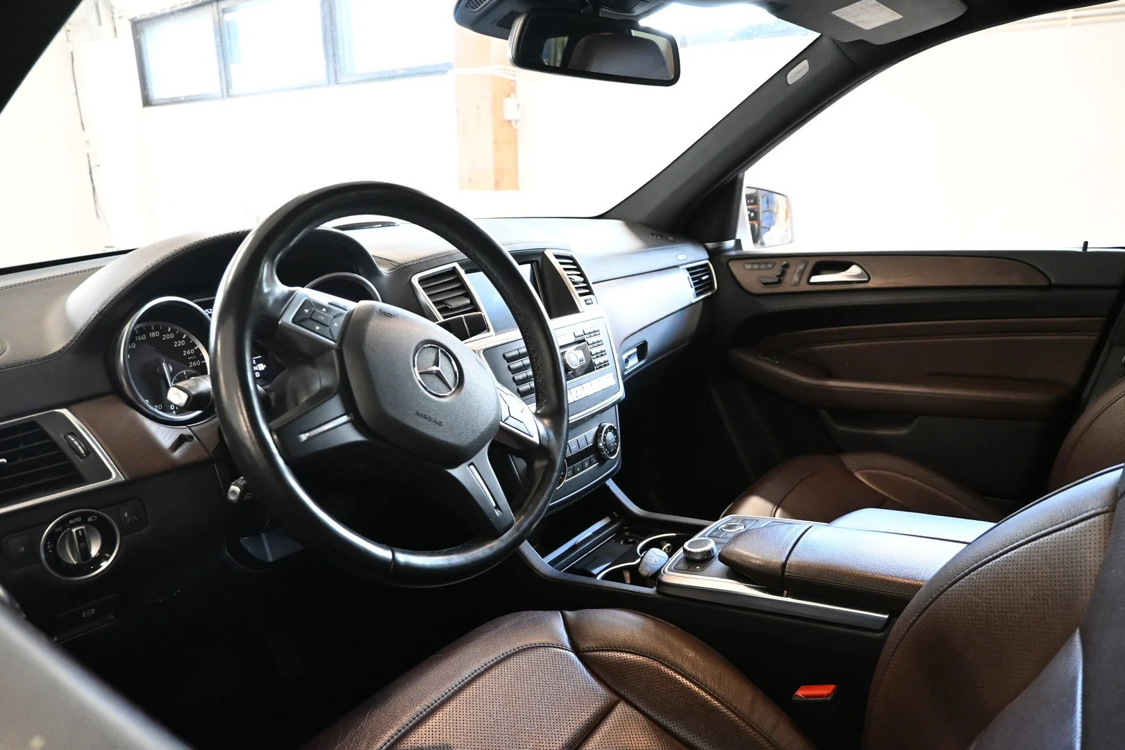 Car Image - 2H32mxr6qkgfHvuxbibUSz