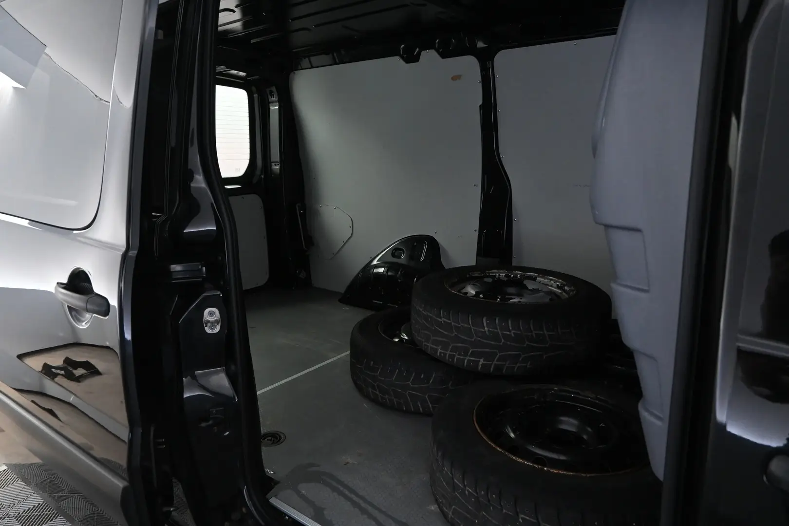 Car Image - 3c6qxoIu3HscDFIkZTtOsJ