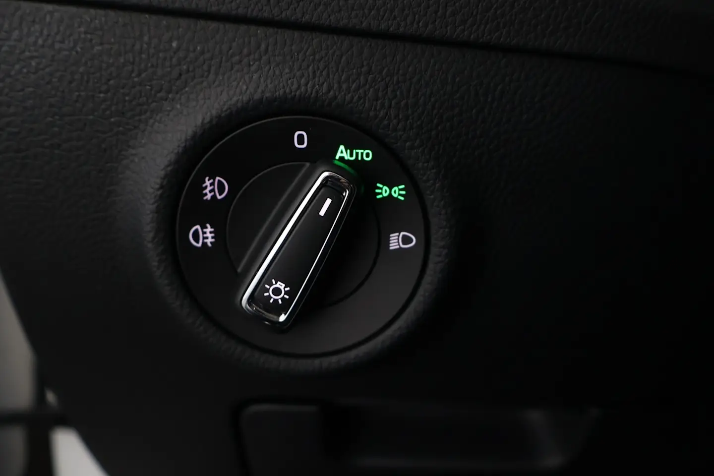 Car Image - 3Xb1gfBH5OfUhDmUNXWZVn