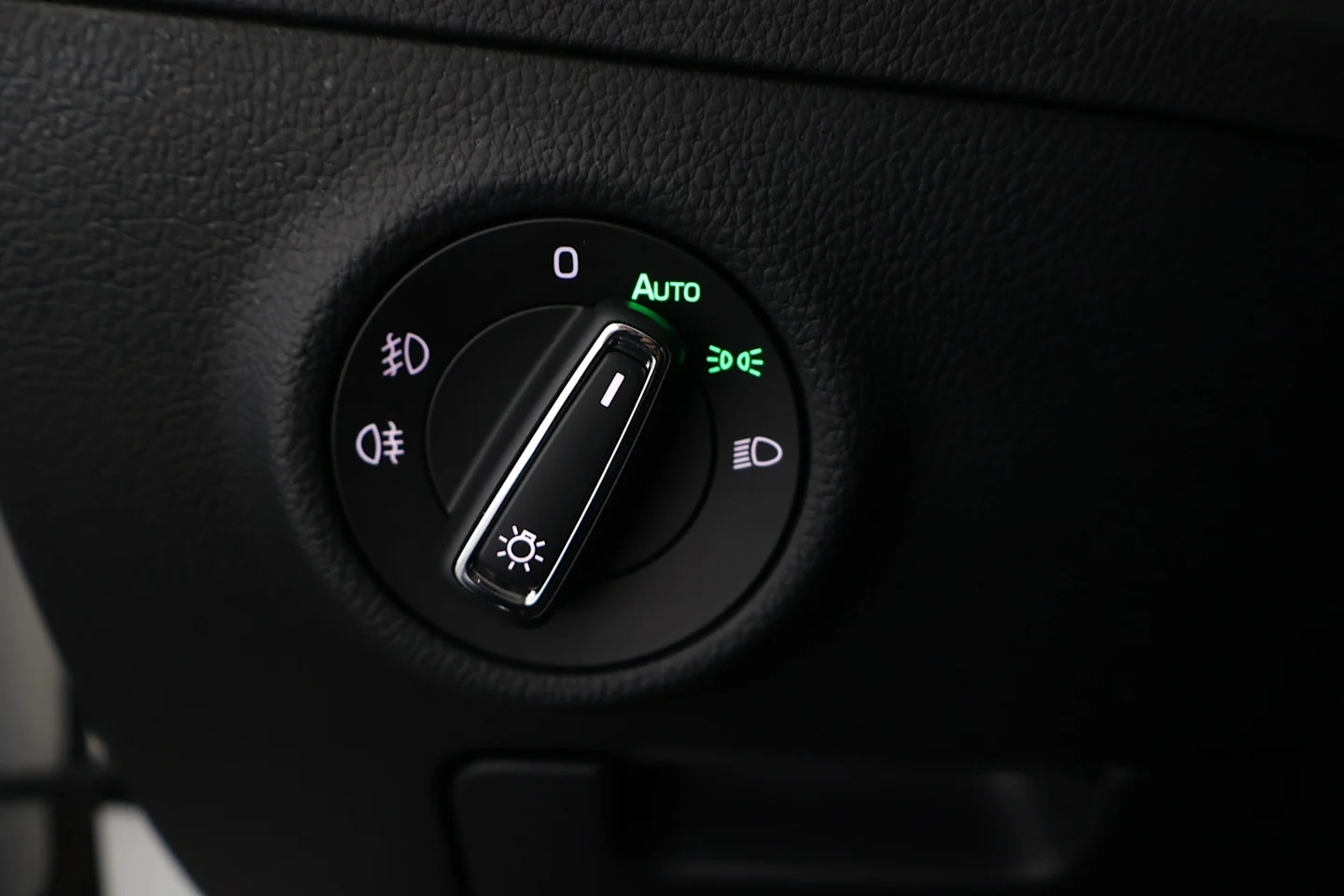Car Image - 3Xb1gfBH5OfUhDmUNXWZVn