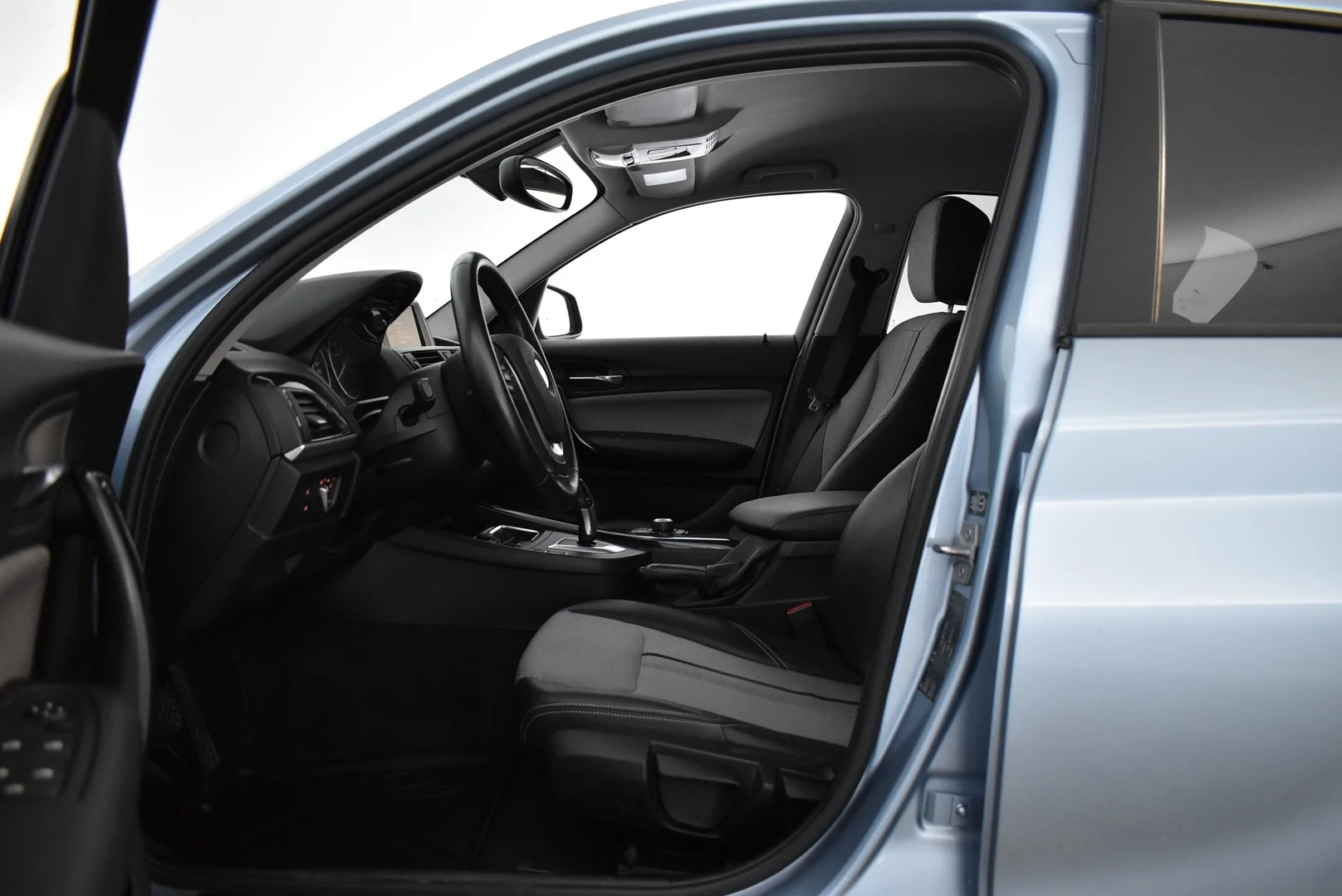 Car Image - HMne8jxmVP77YF3Ns0VhR