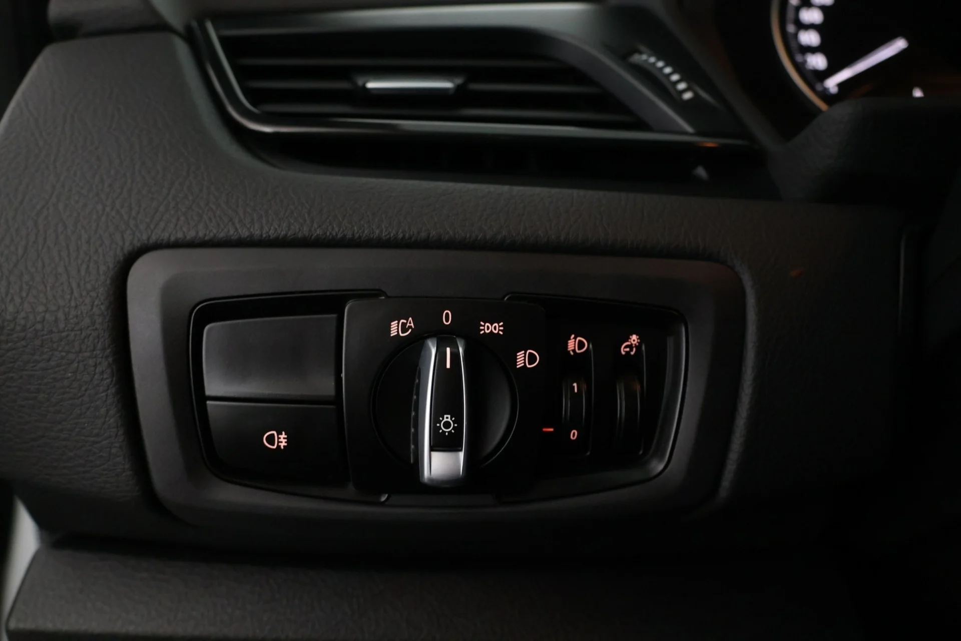 Car Image - 1y20b231b0XKQbh3hD7yBT