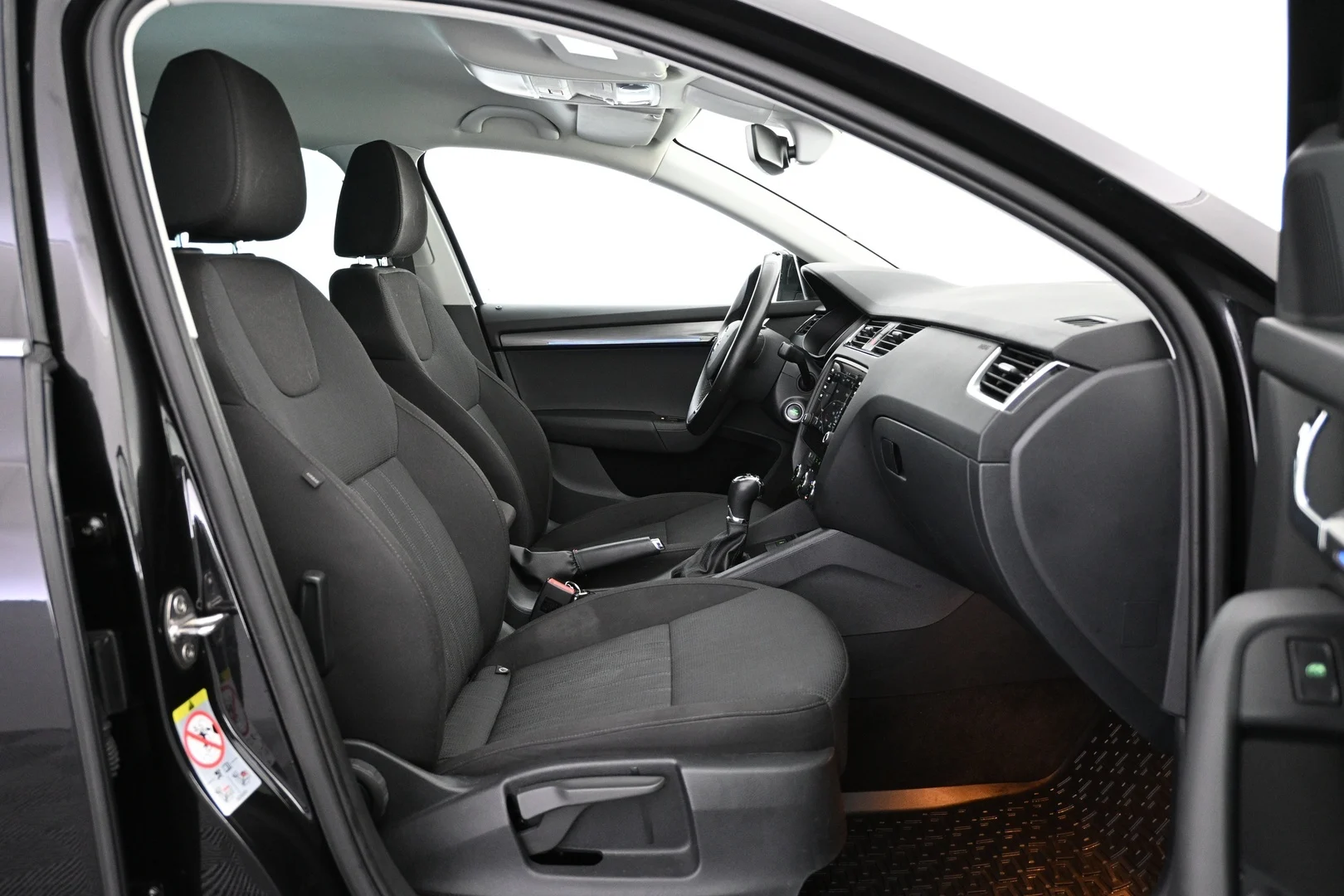 Car Image - 676NlTsuJw5zMGHgXHCWrV