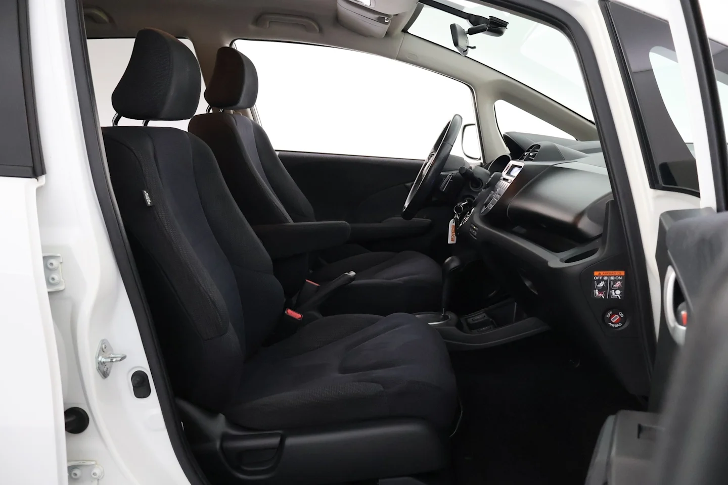 Car Image - 73K3Y8fbcHvEEMhZB69UXJ