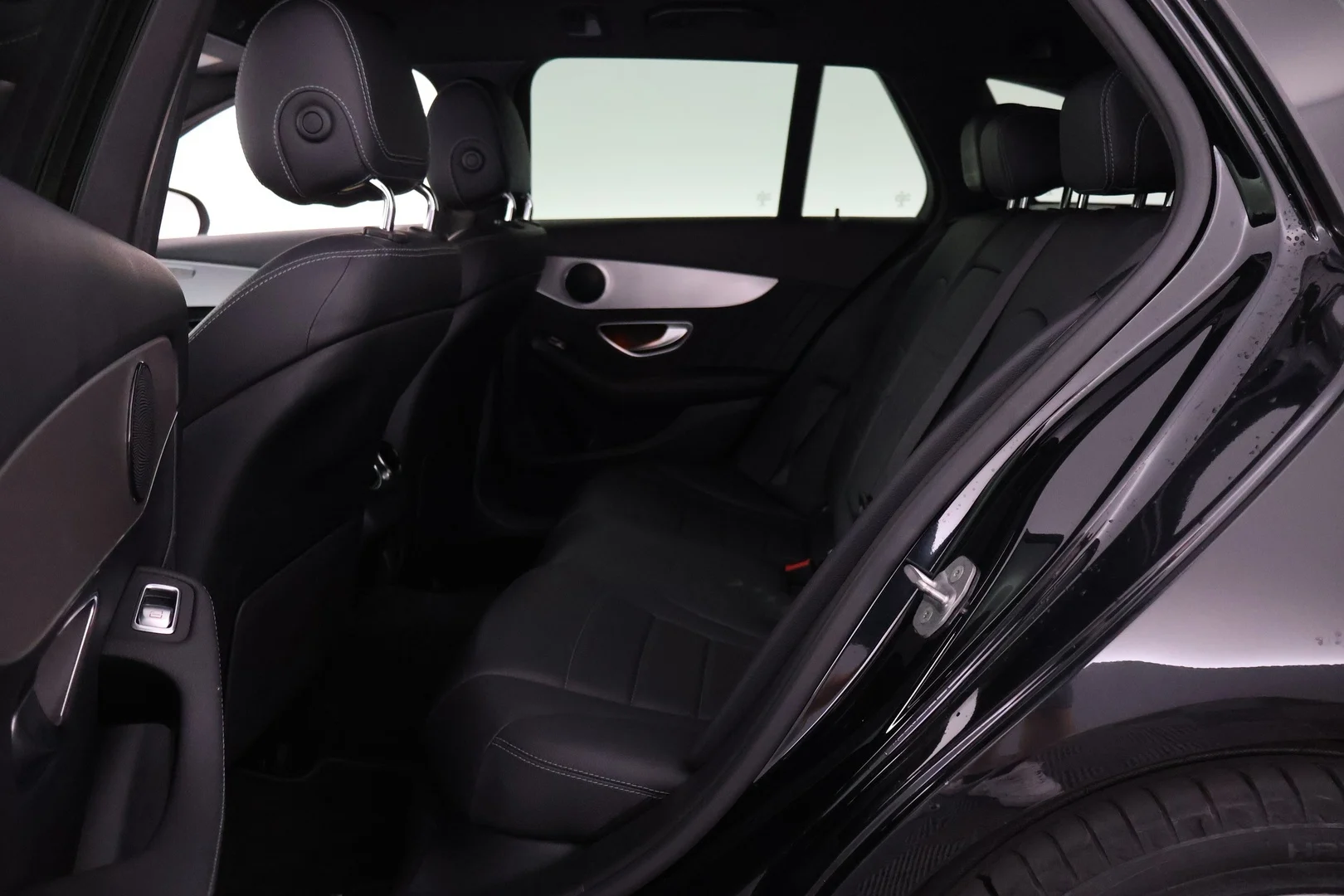 Car Image - vy95LyrUhFN5wewmFlvF1