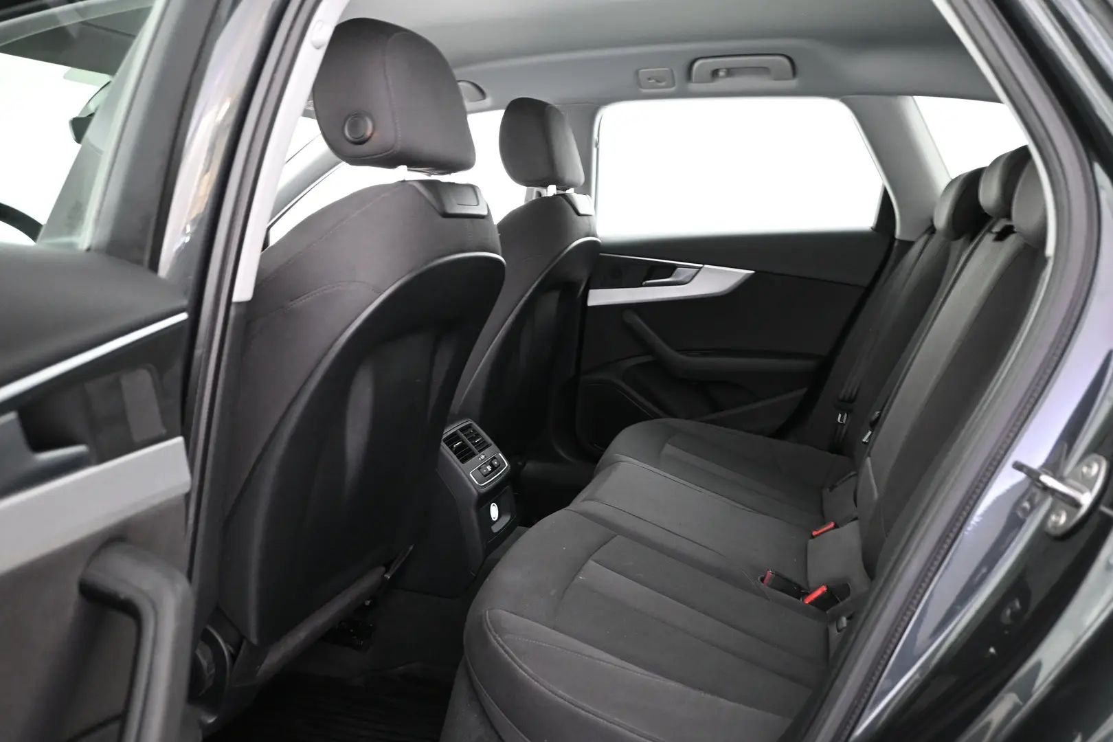 Car Image - 4mou1n02r5yBX0NupOx8mc