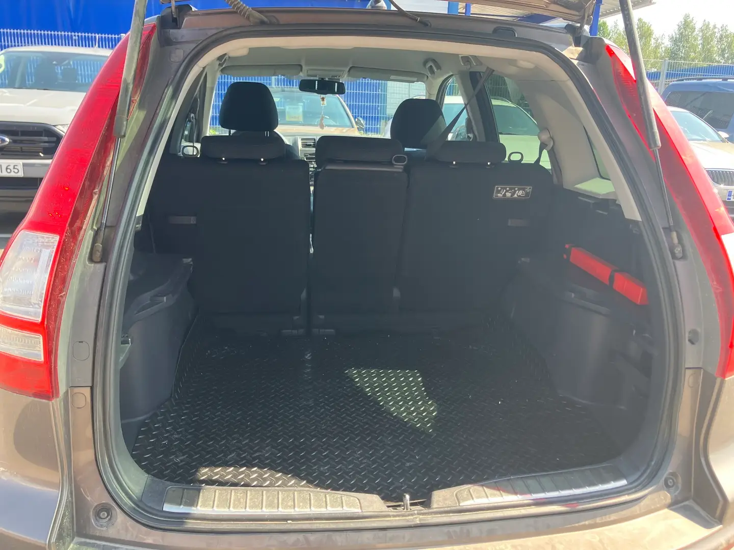 Car Image - 6eb9MIPrThN3MKyGdb0uZp