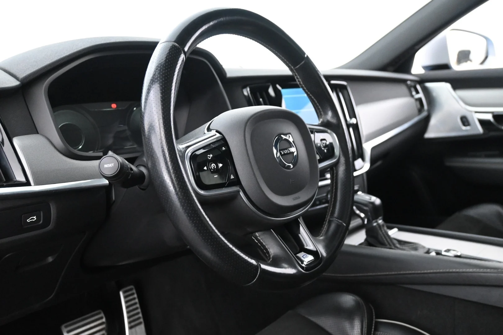 Car Image - 1Ccb0U8MnKBp6X1uOLjUoF