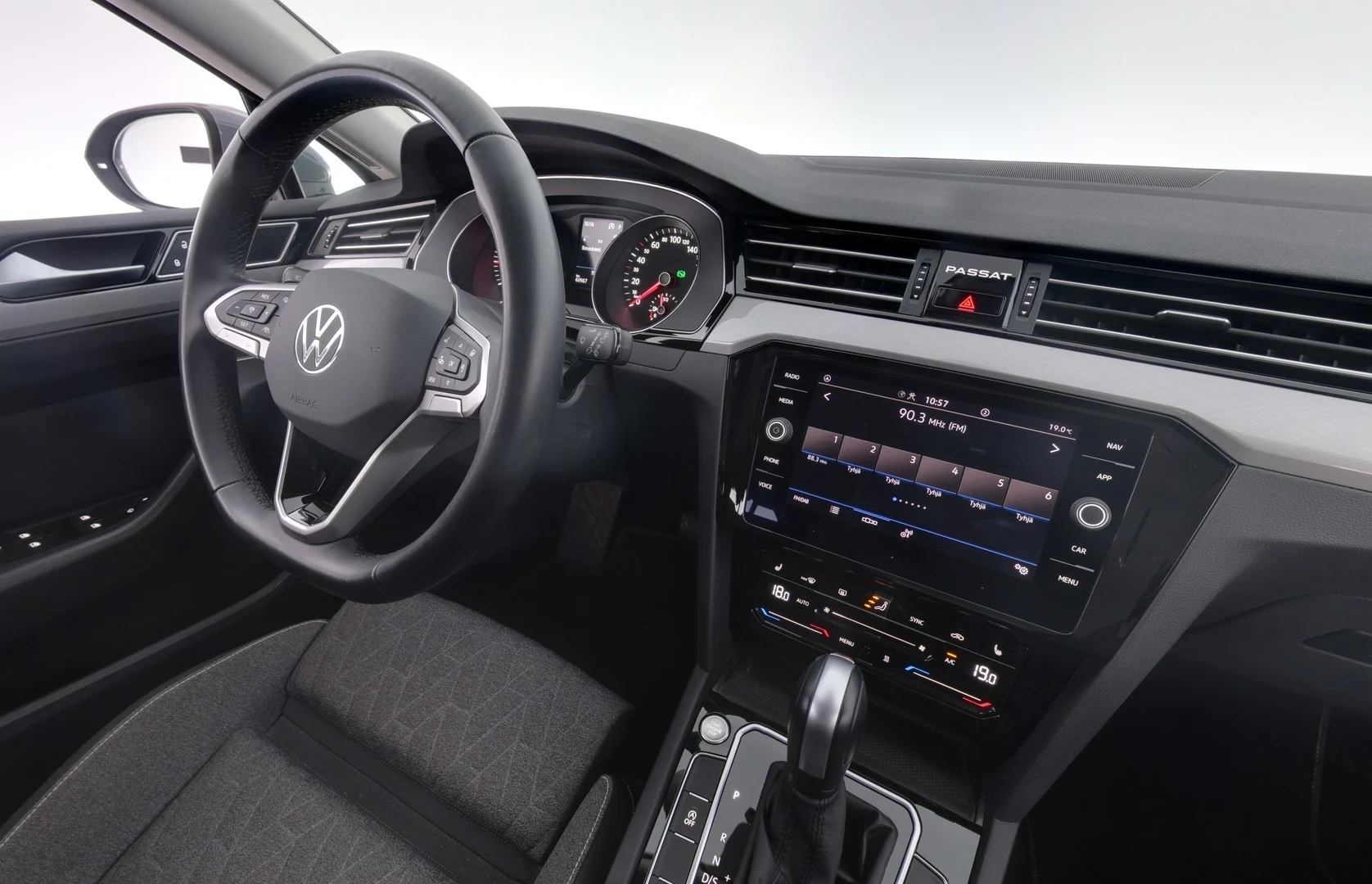 Car Image - NE2QGmWpa3dbhnJ52Z9YL