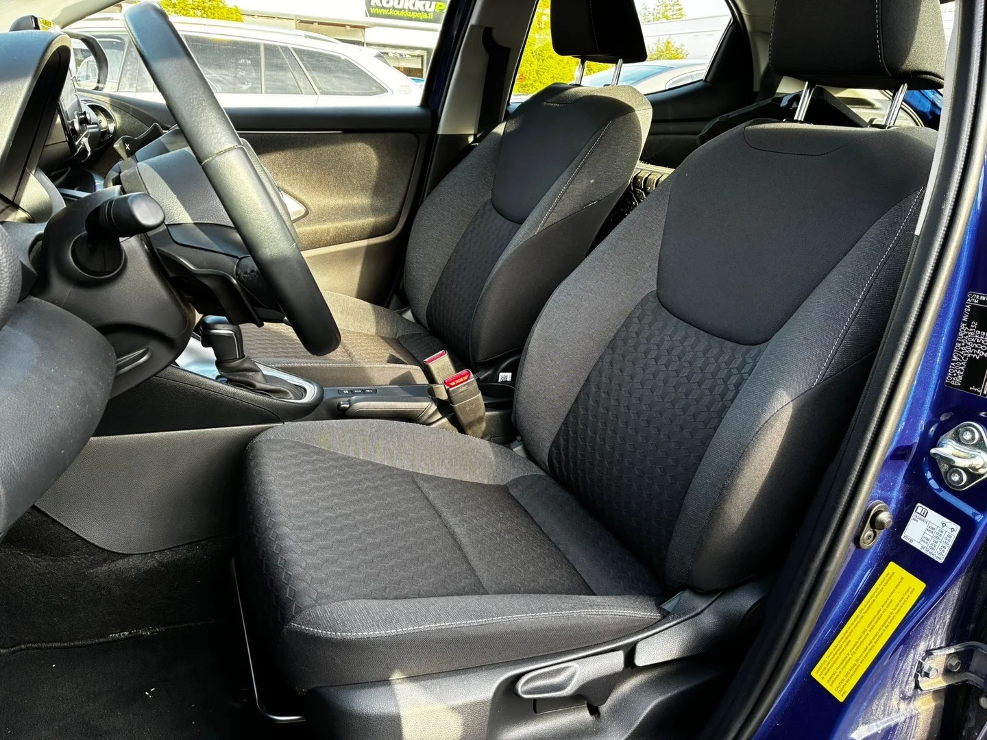 Car Image - FteaLZgK8xliRPwL2pD9y