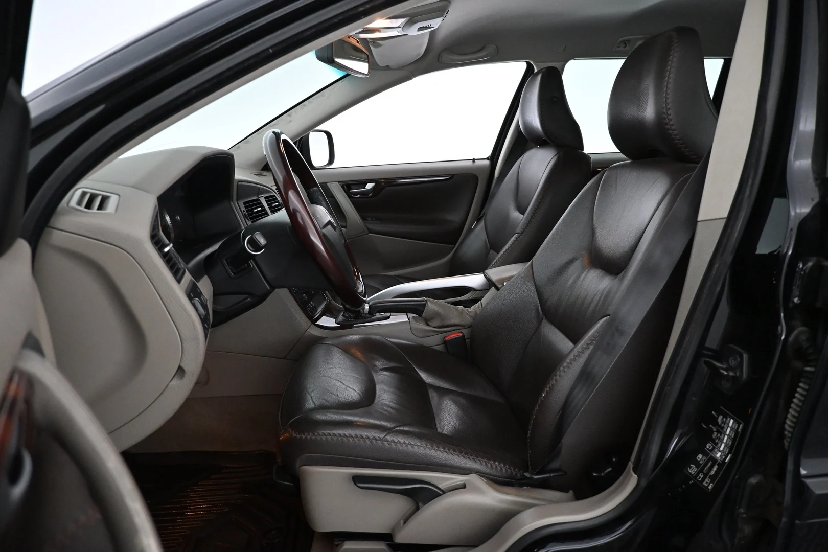 Car Image - 7rfBoU3R8rLbPtXGH7G3fj
