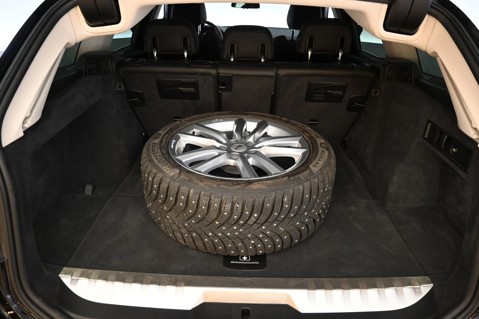 Car Image - Jwjo8AhB6kq8WwFopVIqv