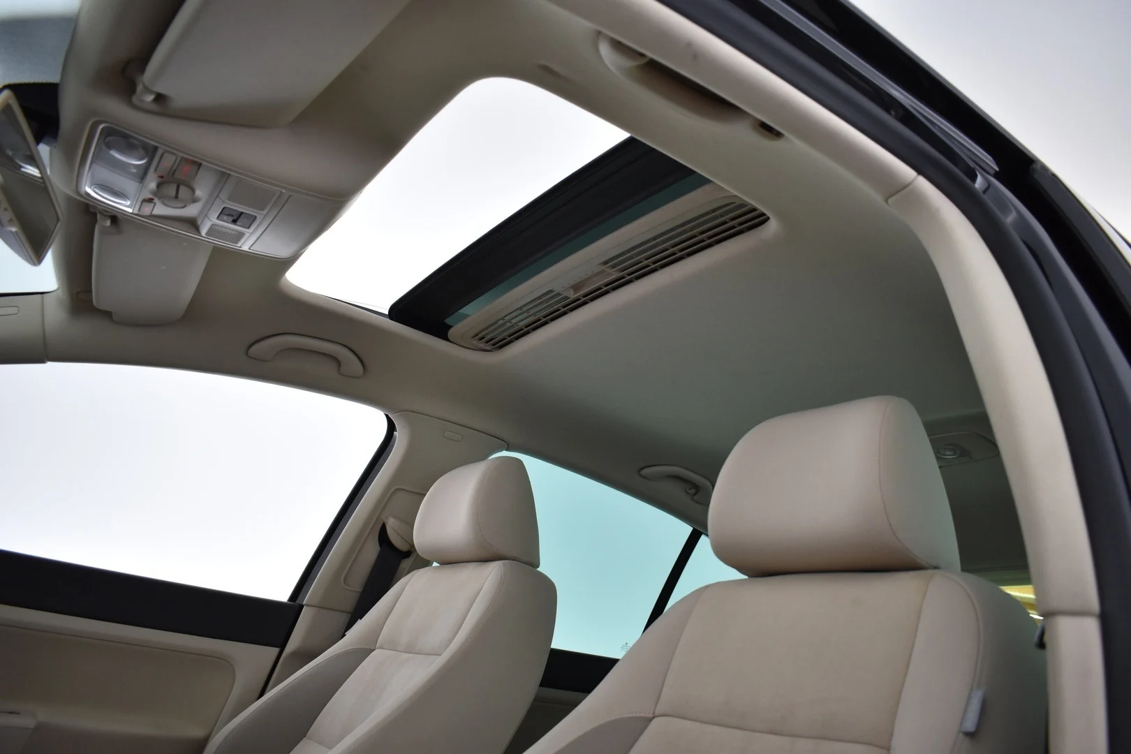 Car Image - FsaWI5S3rNFtQvifuEUCY