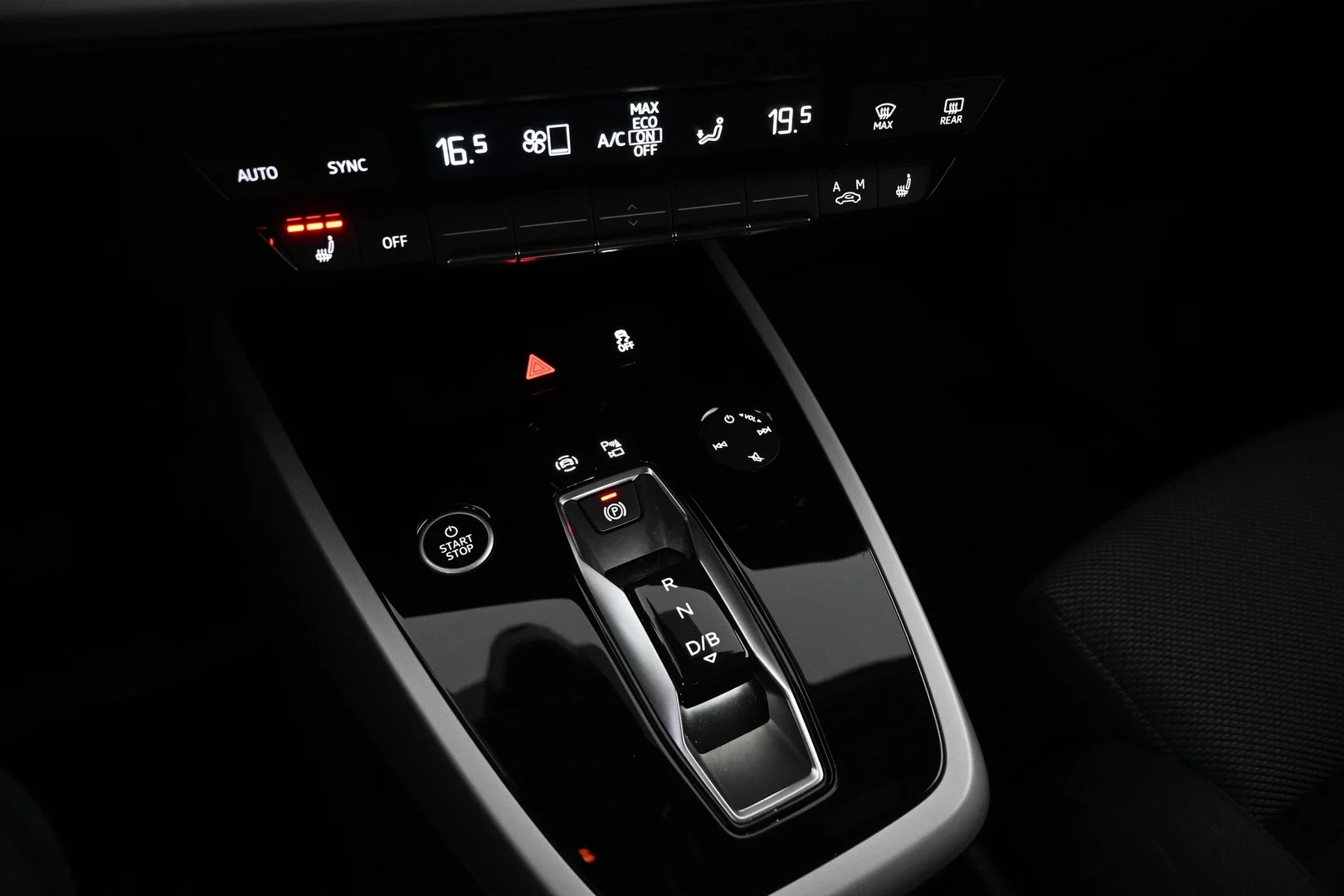 Car Image - KqMTHVwRjYARg18T7ScPj