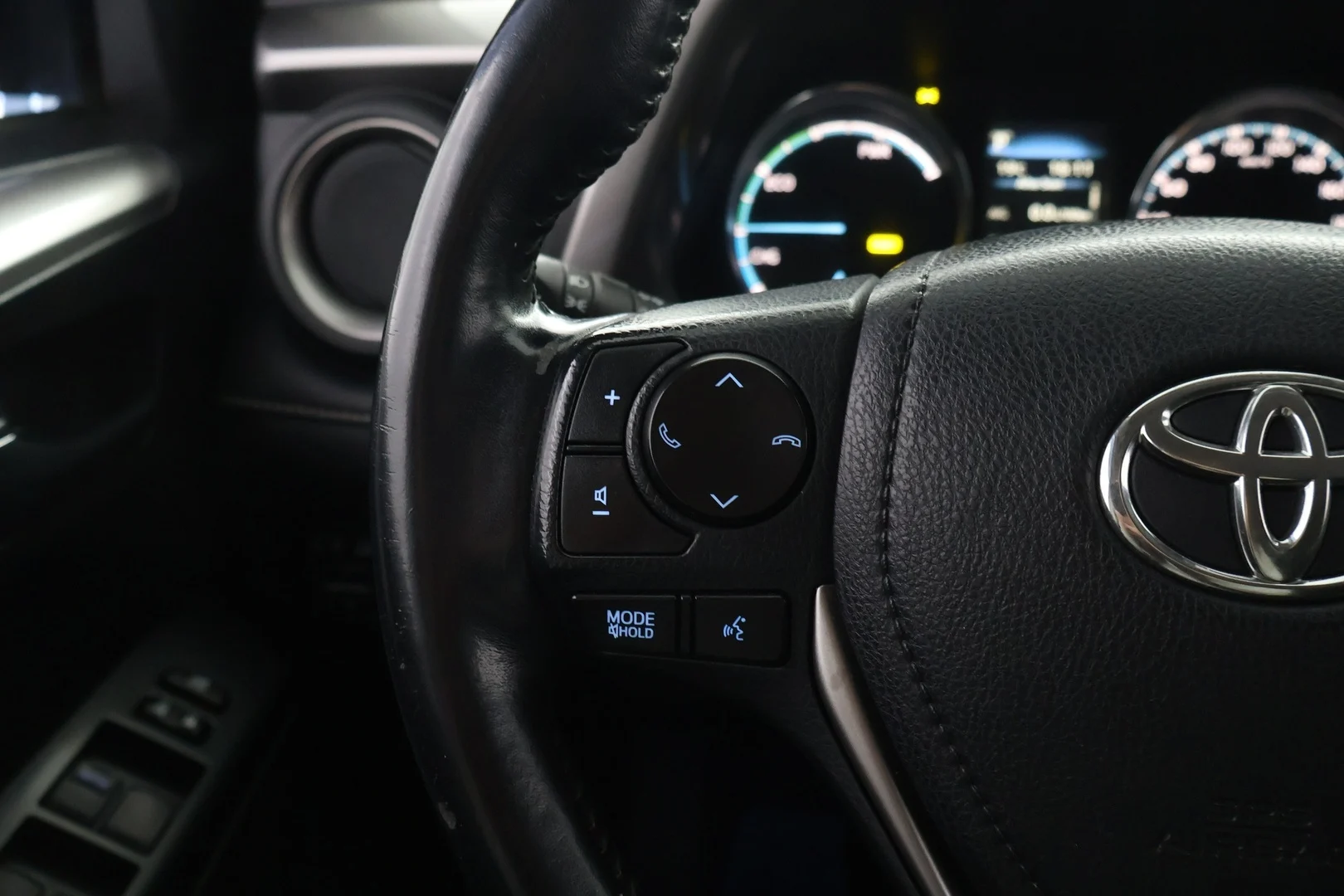 Car Image - 2nFq0foSkaT84XSENperO8