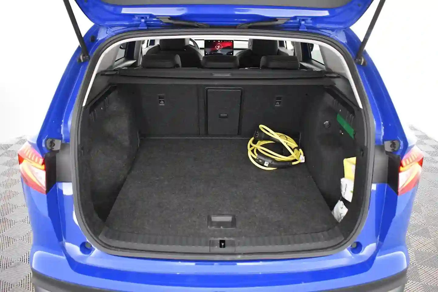 Car Image - 5i2o4MurSwLpIOMPS8DGB0