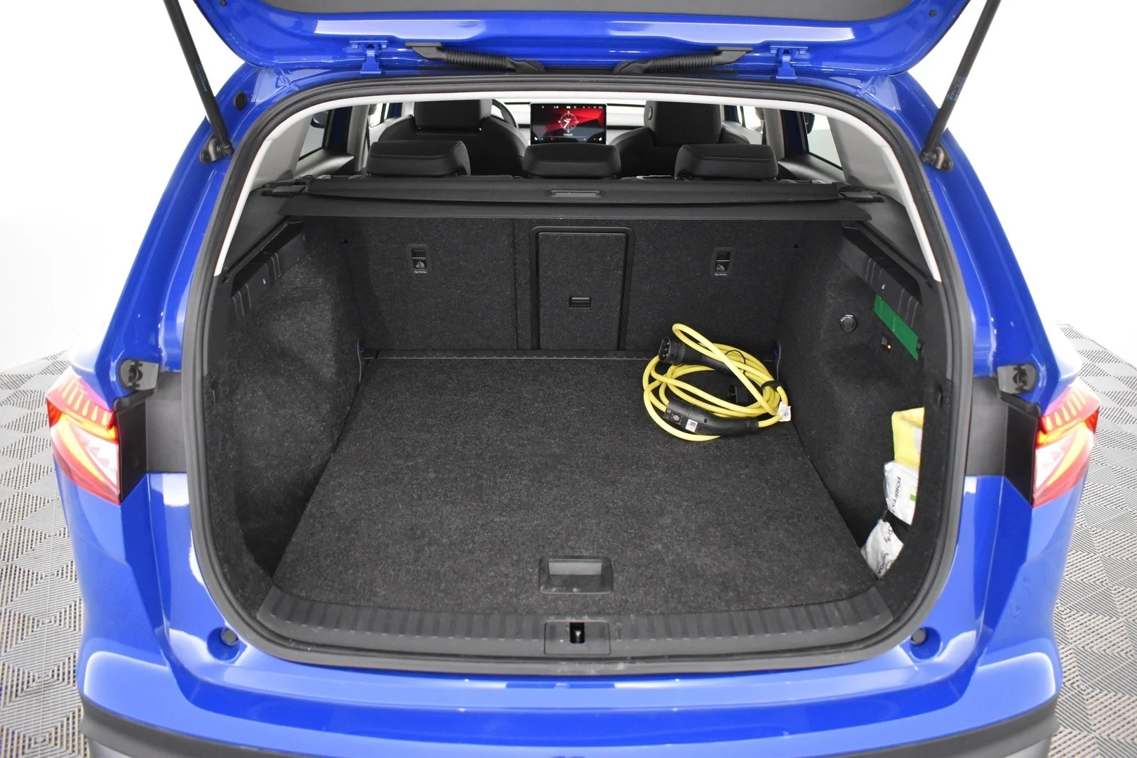 Car Image - 5i2o4MurSwLpIOMPS8DGB0