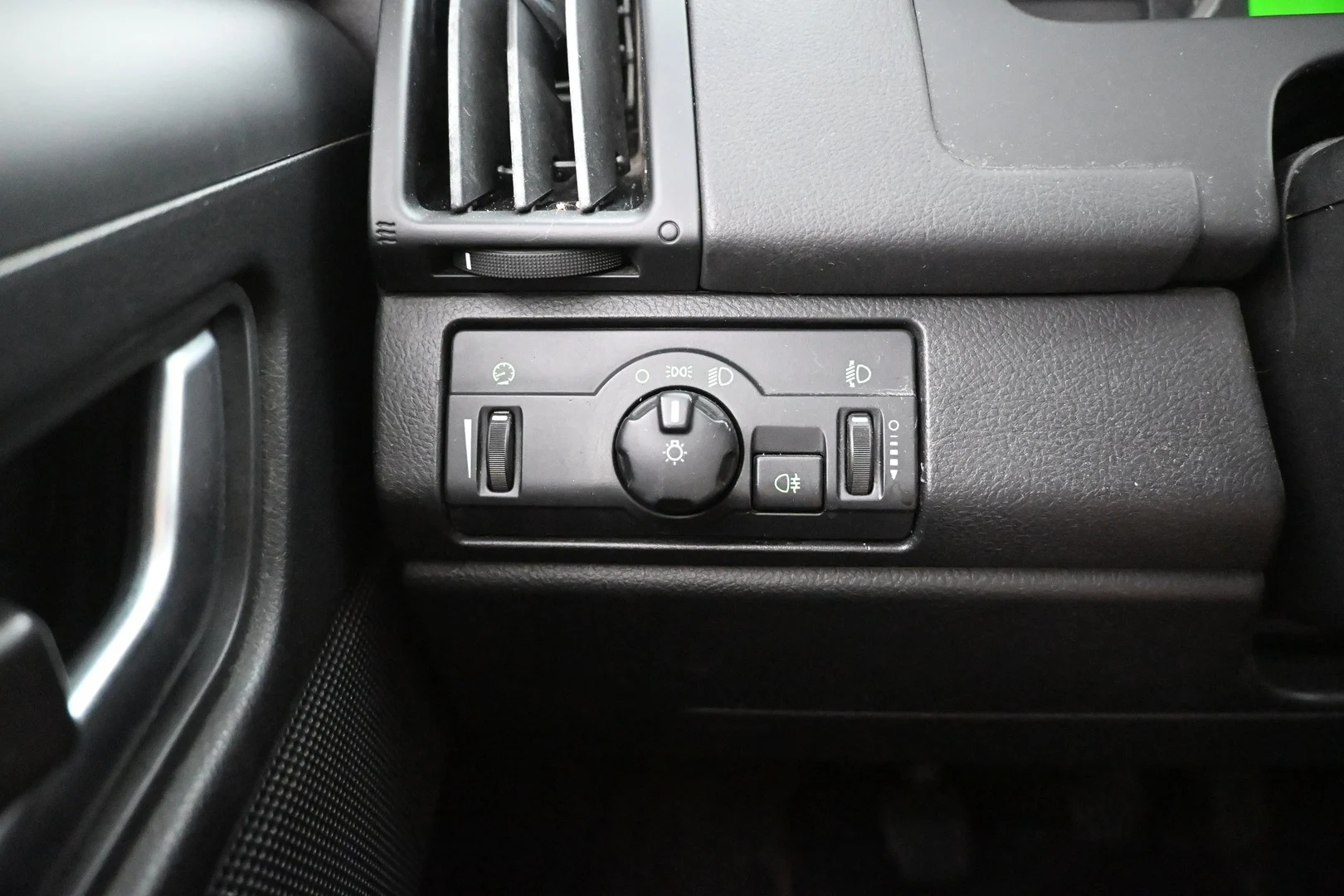 Car Image - y8b19UBveZa5VhH1bl4DX