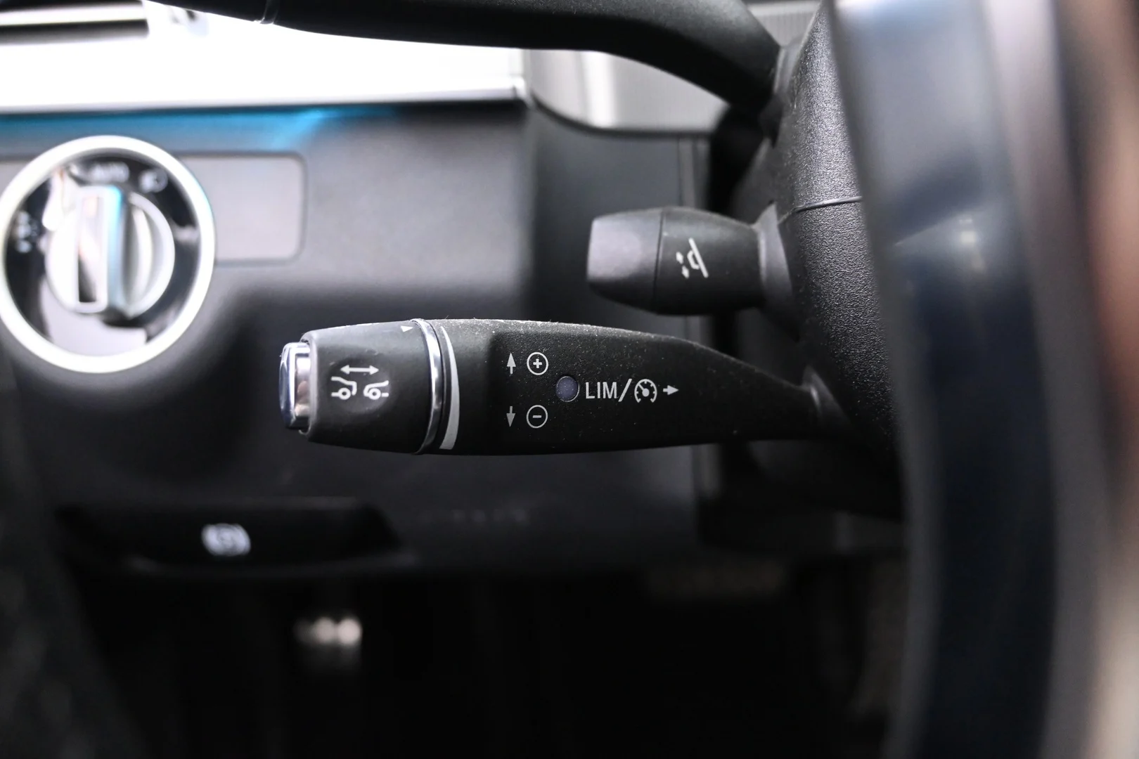 Car Image - 1dSzqDHlSUzuIUhMQIHyUO