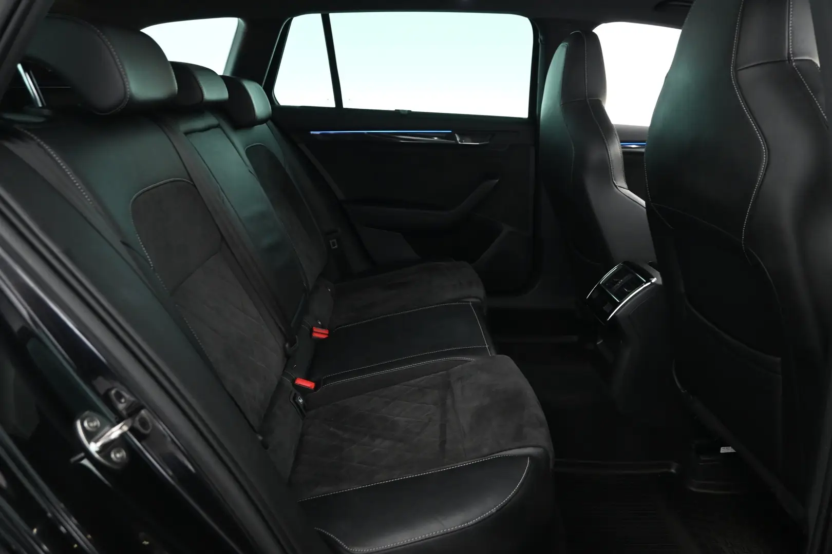 Car Image - 7l7xQnrKvtWh5xEZfl6AOg