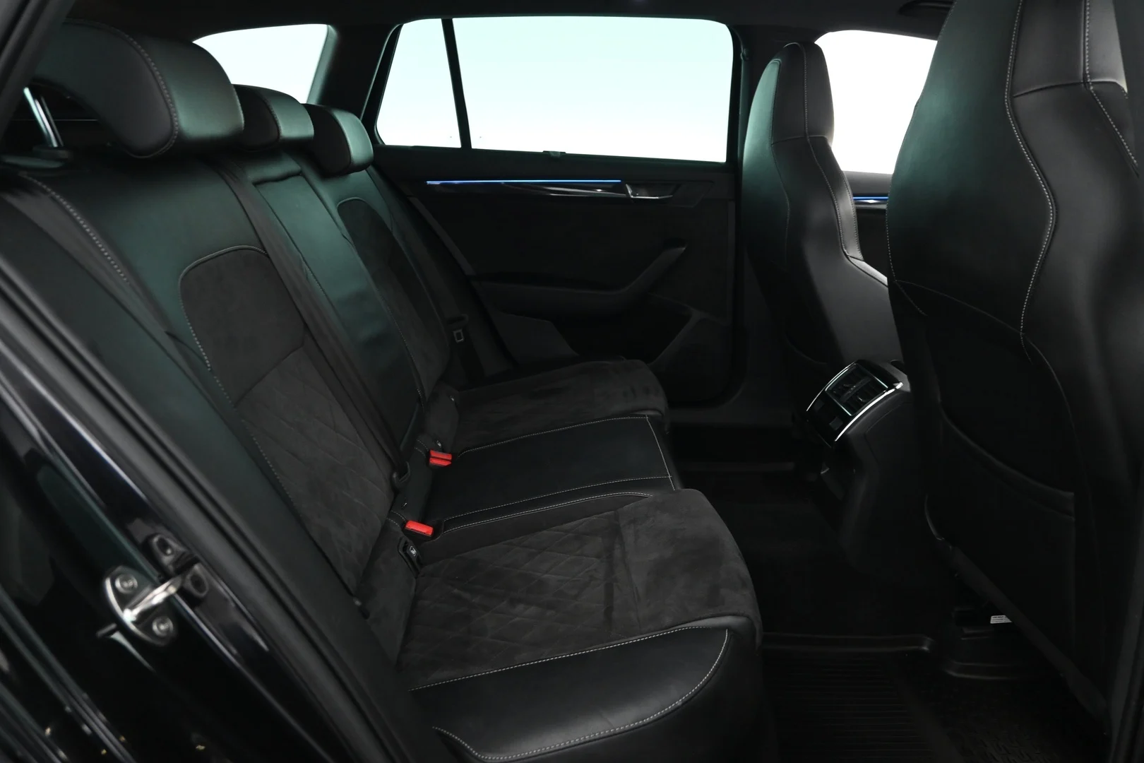 Car Image - 7l7xQnrKvtWh5xEZfl6AOg