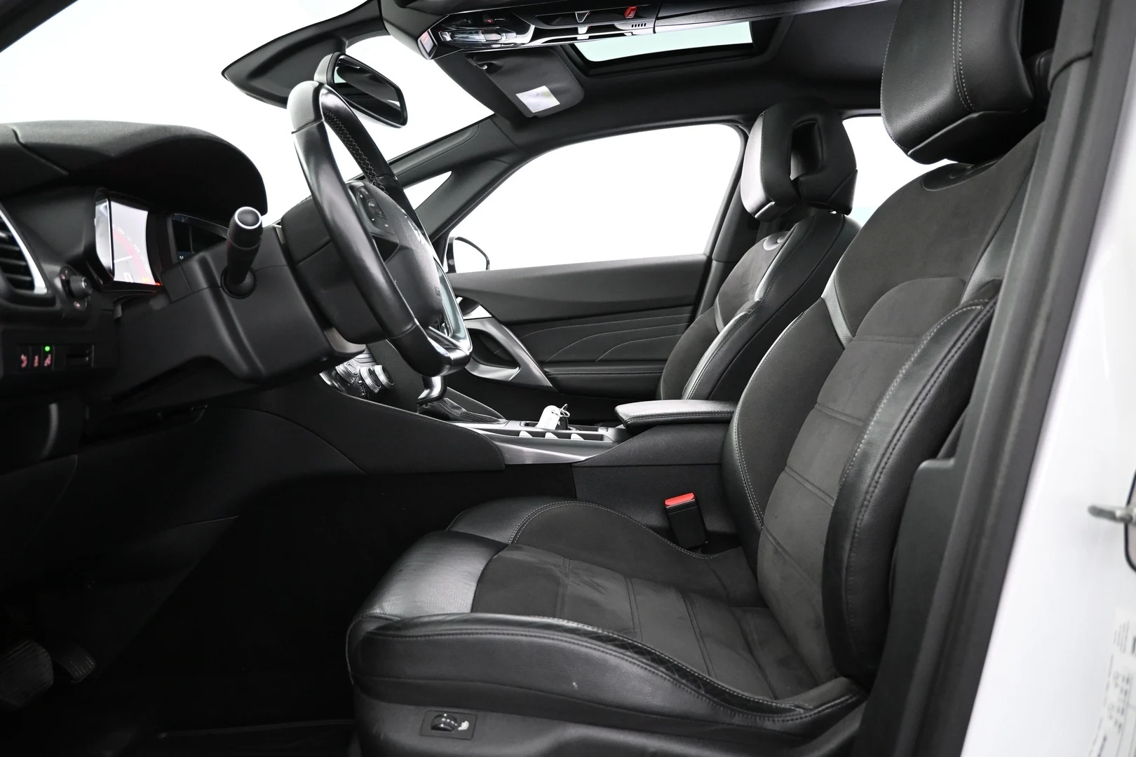Car Image - 2kcQbAIrMaL84d1YrGCOzZ