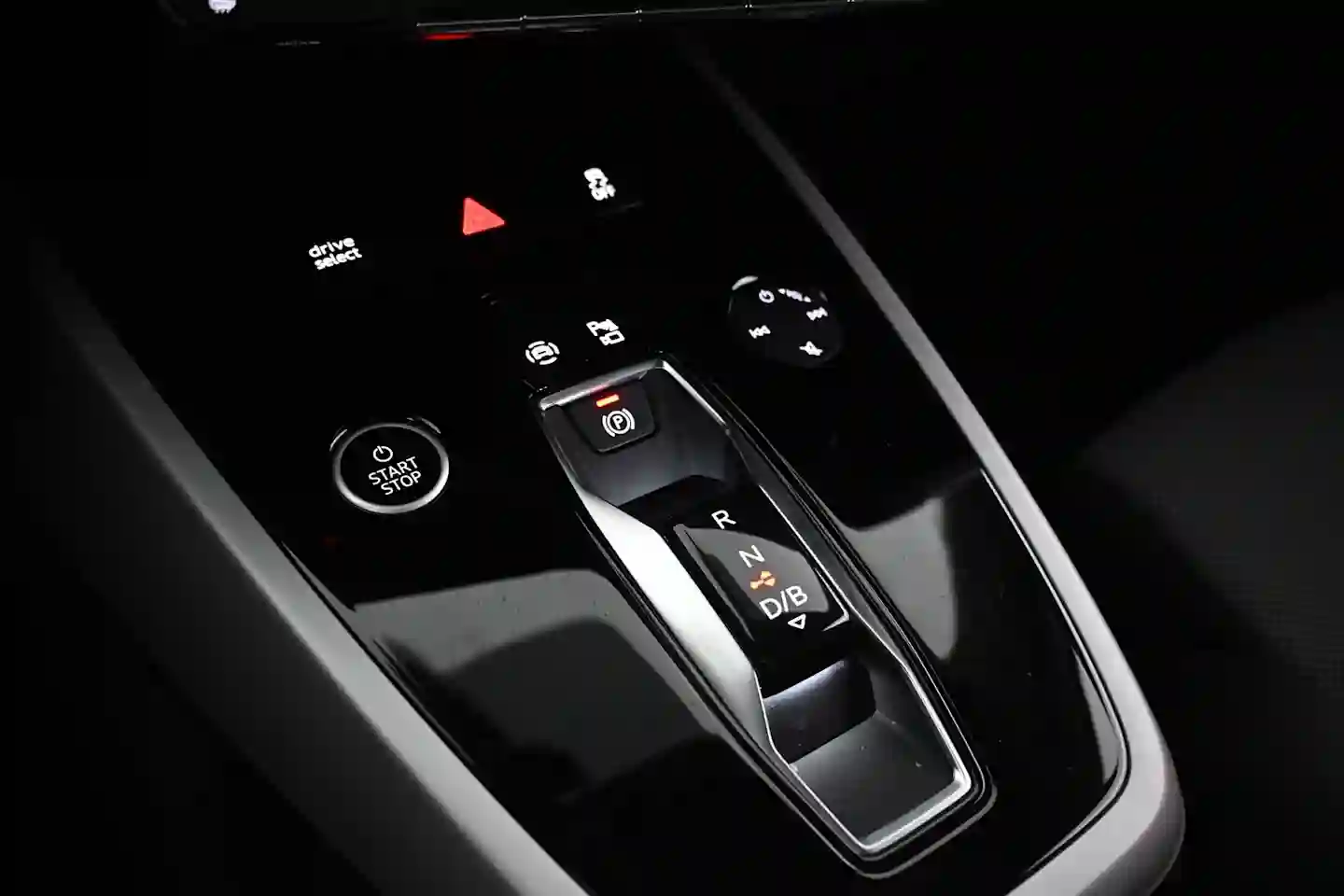 Car Image - 18gJPAwguVAKGDuuC7q7Z2