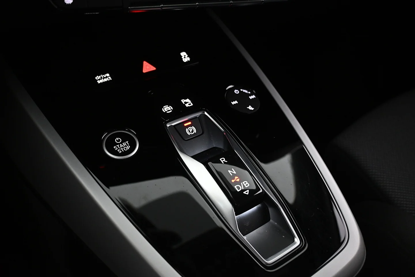 Car Image - 18gJPAwguVAKGDuuC7q7Z2