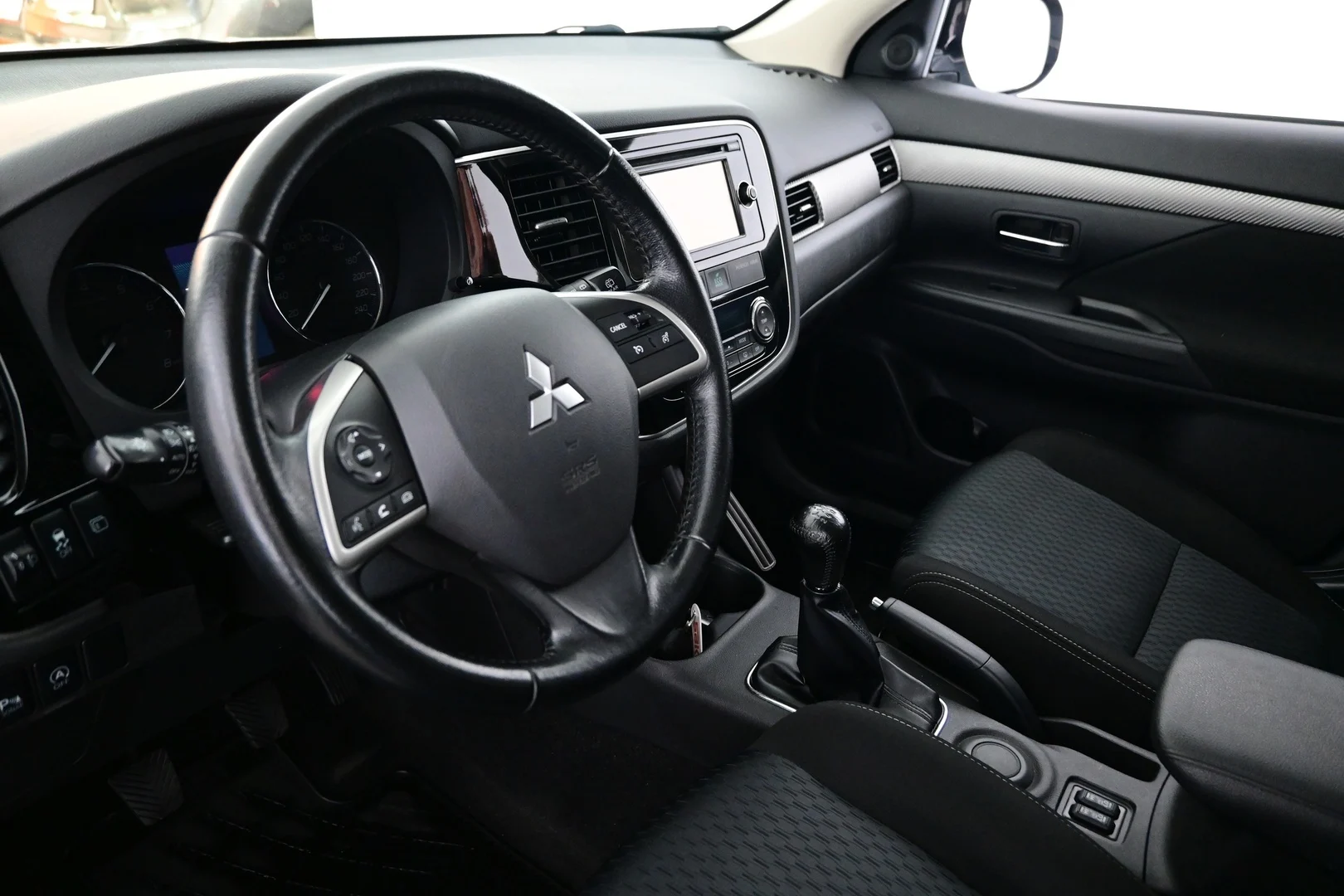 Car Image - 41tLdDG69seoOsm4fNjPV1